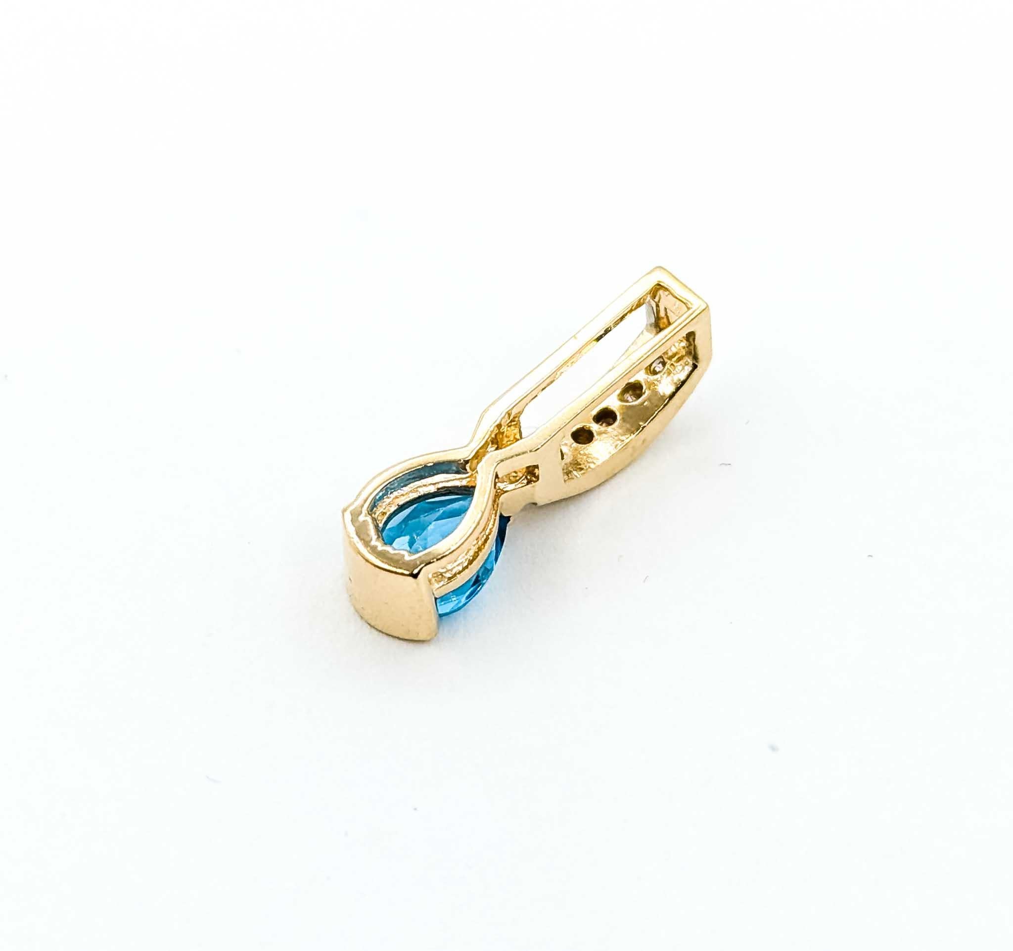 Pendentif en or 14k avec topaze et diamant Pour femmes en vente