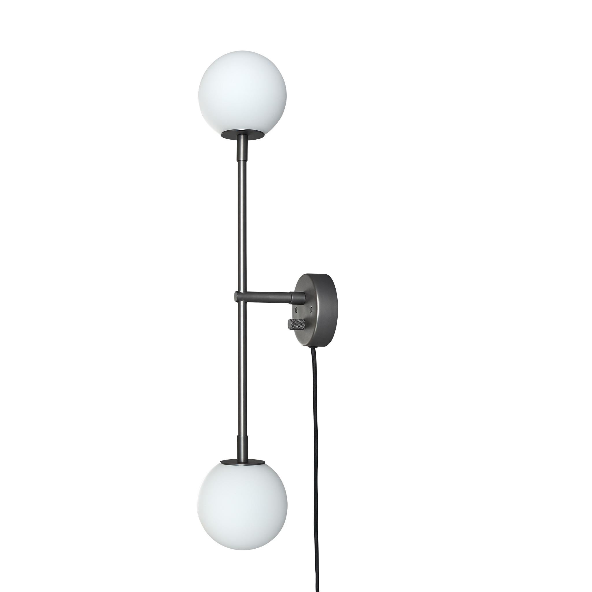 Drop wall lamp Bulp by 101 Copenhagen
Designed by Kristian Sofus Hansen & Tommy Hyldahl.
Dimensions: L 18 x W 18 x H 66 cm
Cable length: 160 cm
Materials: Metal: Plated metal / Grey
Opal glass / White
Cable: Fabric covered cable / Black
This product