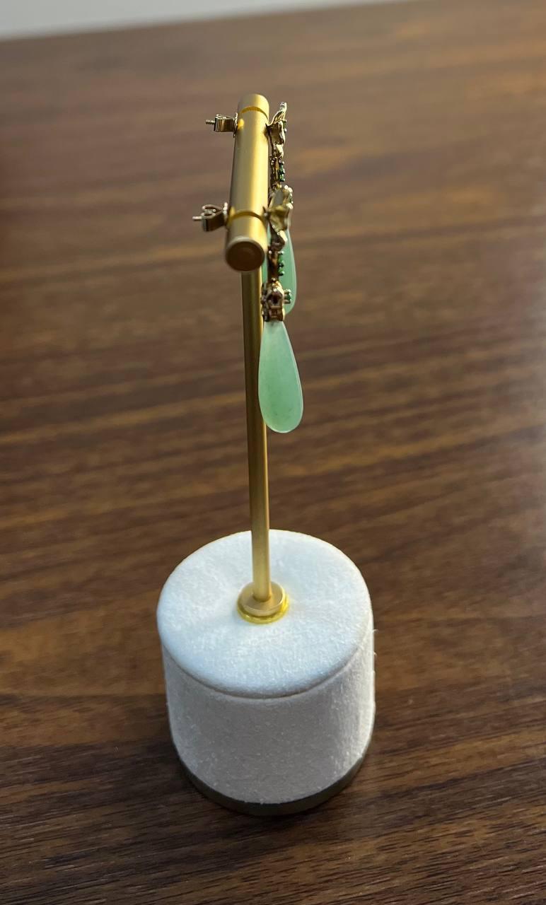 Women's Droplet Briolette Light Green Jade Floral 14K Yellow Gold Teardrop Earrings For Sale