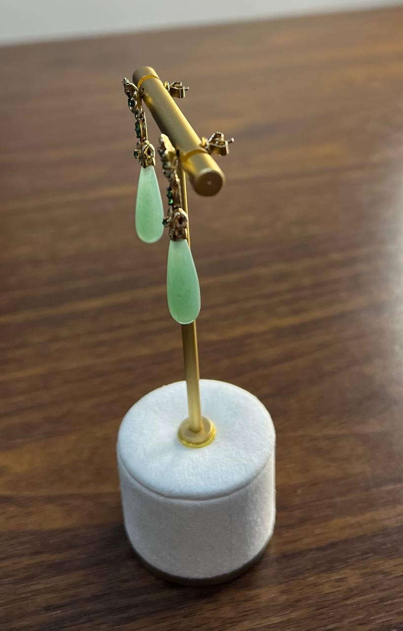 Droplet Briolette Light Green Jade Floral 14K Yellow Gold Teardrop Earrings For Sale 1