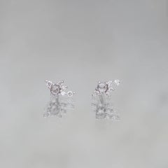 Orecchini a goccia con diamanti P & A in oro bianco 14K di Anastassia Sel Jewelry