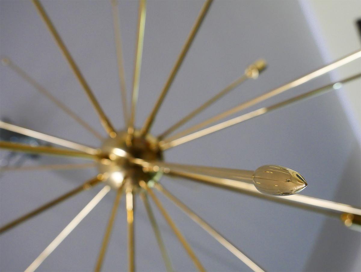 Européen Drops, grand lustre Spoutnik, laiton massif, 90 cm (35 pouces), disponible maintenant en vente