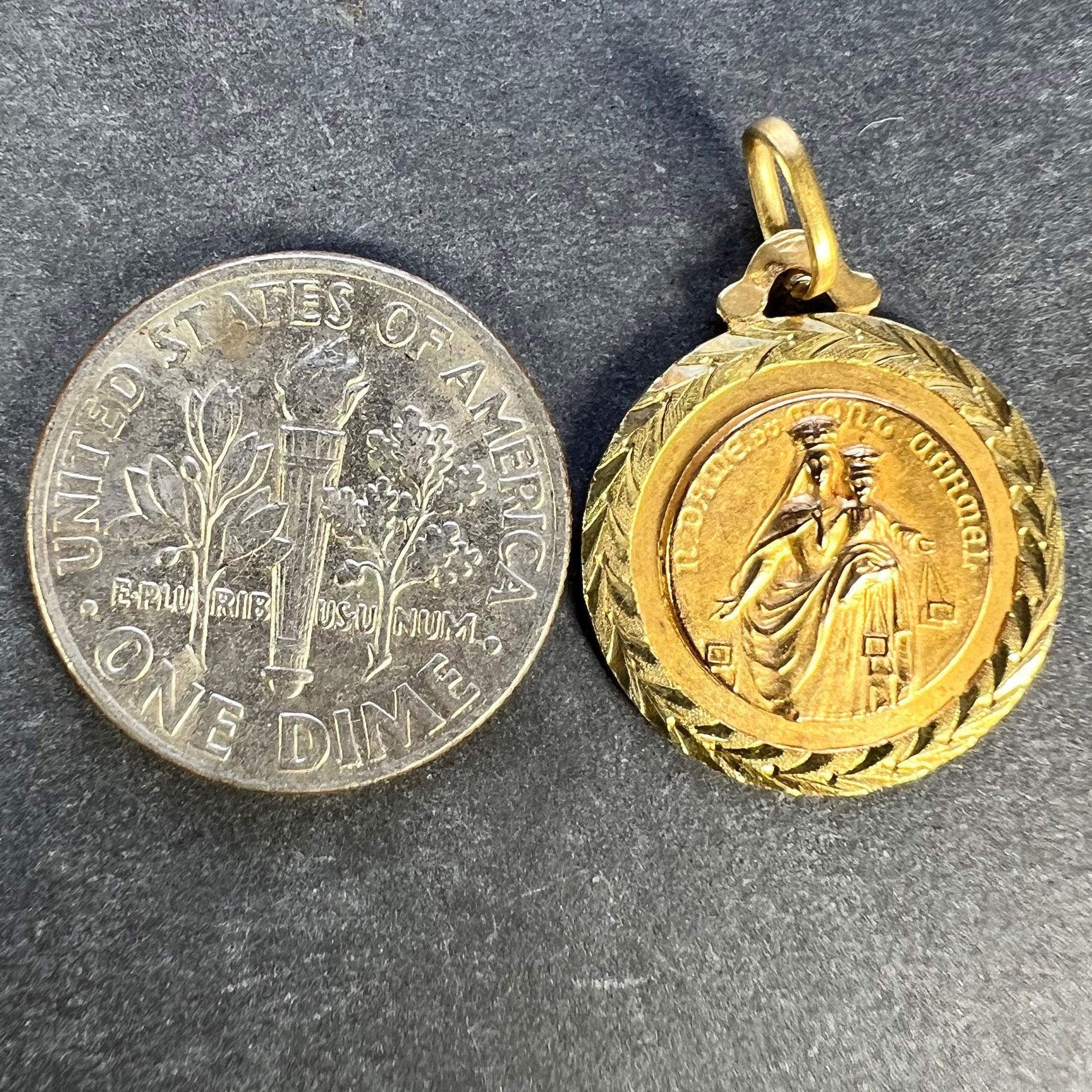 Dropsy Notre Dame de Mont Carmel Sacred Heart 18K Yellow Gold Medal Pendant For Sale 6