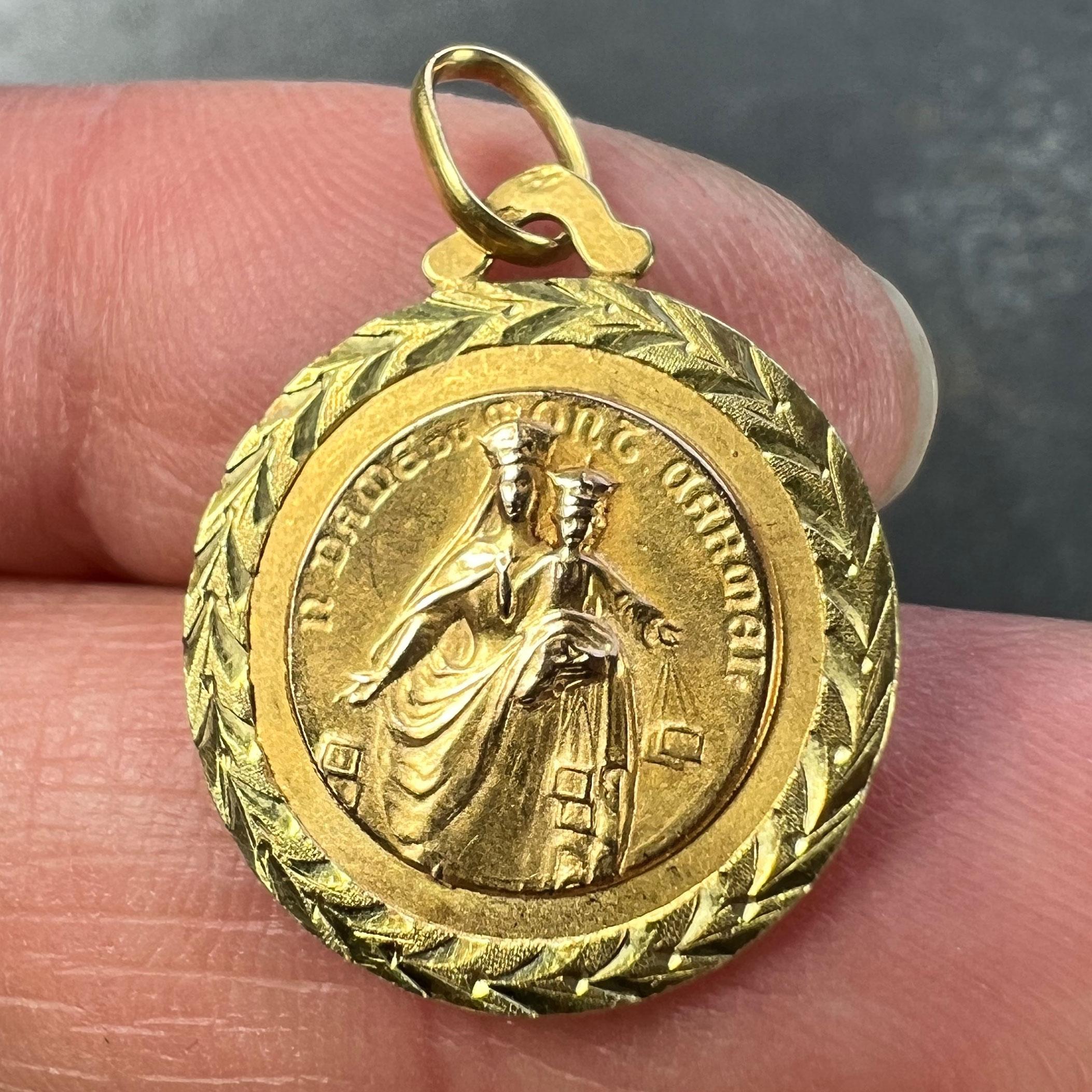 Dropsy Notre Dame de Mont Carmel Sacred Heart 18K Yellow Gold Medal Pendant For Sale 1