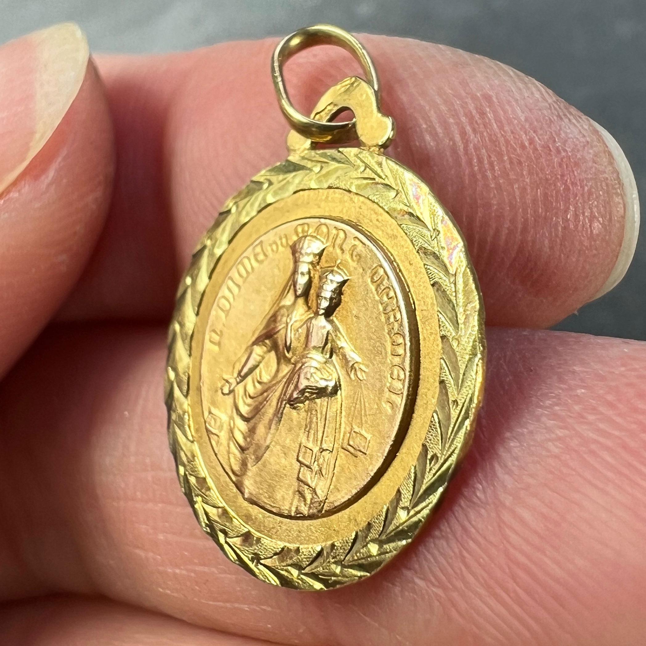 Dropsy Notre Dame de Mont Carmel Sacred Heart 18K Yellow Gold Medal Pendant For Sale 2