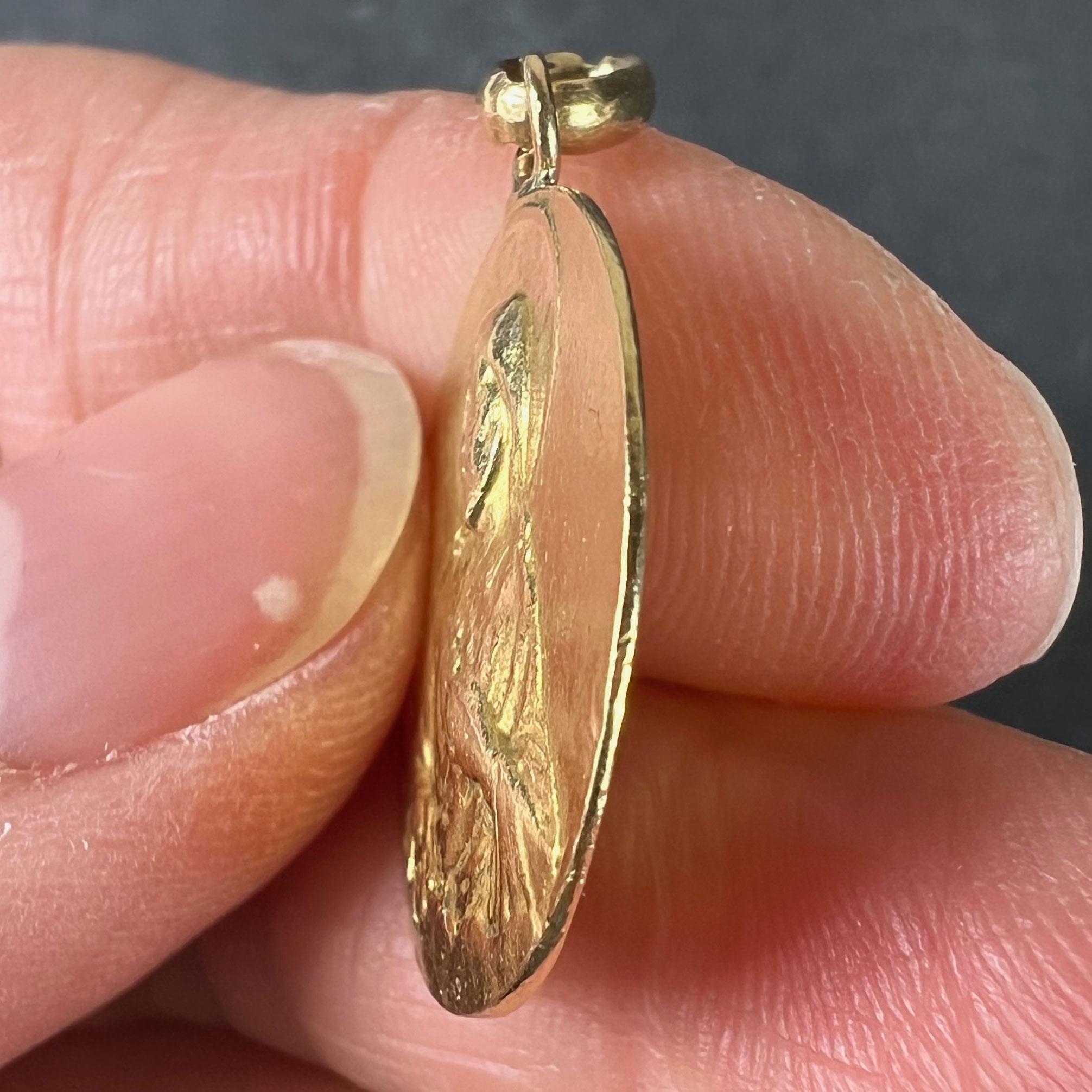 Dropsy Sacred Heart Virgin Mary Madonna Carmeli 18K Yellow Gold Medal Pendant en venta 3