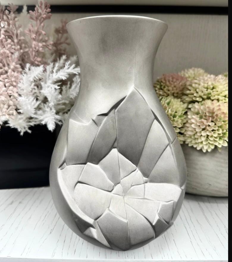 Dror Benshertrit per Rosenthal Germania, Vasi di Fasi Vaso in porcellana d'argento. In condizioni buone in vendita a Brooklyn, NY