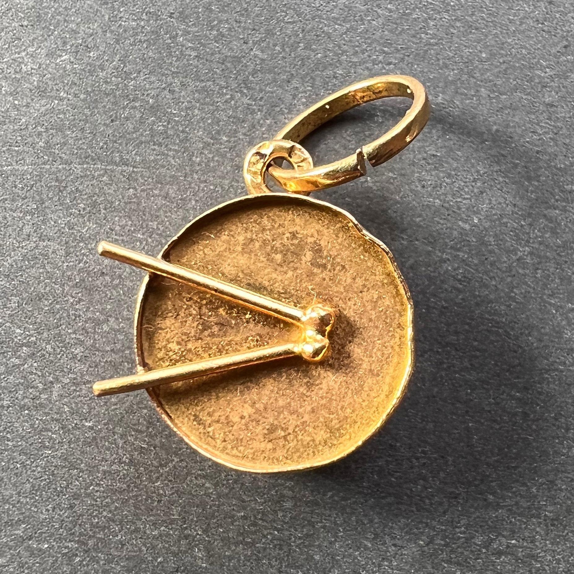 Drum 18K Yellow Gold Charm Pendant In Good Condition For Sale In London, GB