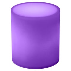 Table/tabouret d'appoint en résine Drum en violet par Facture, représenté par Tuleste Factory