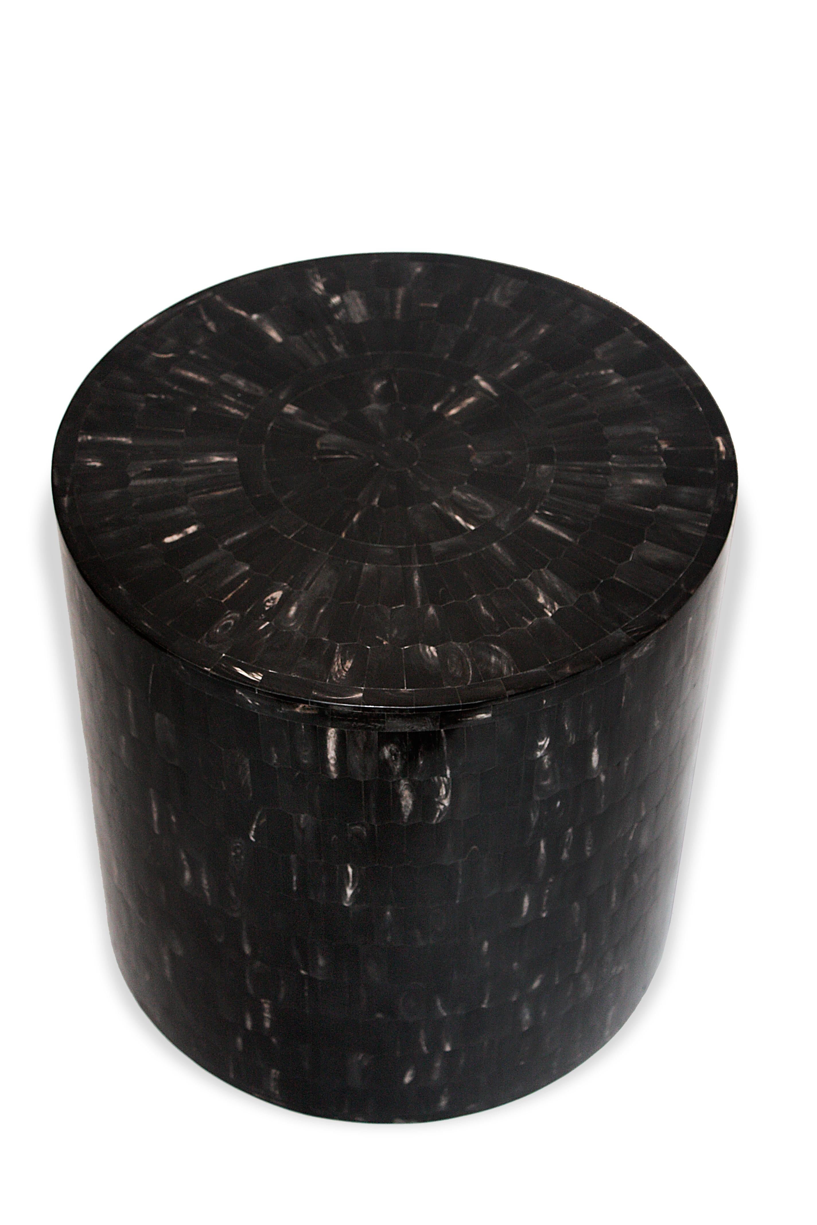 XXIe siècle et contemporain Tabouret ou table tambour en marqueterie de corne, Serenity en vente