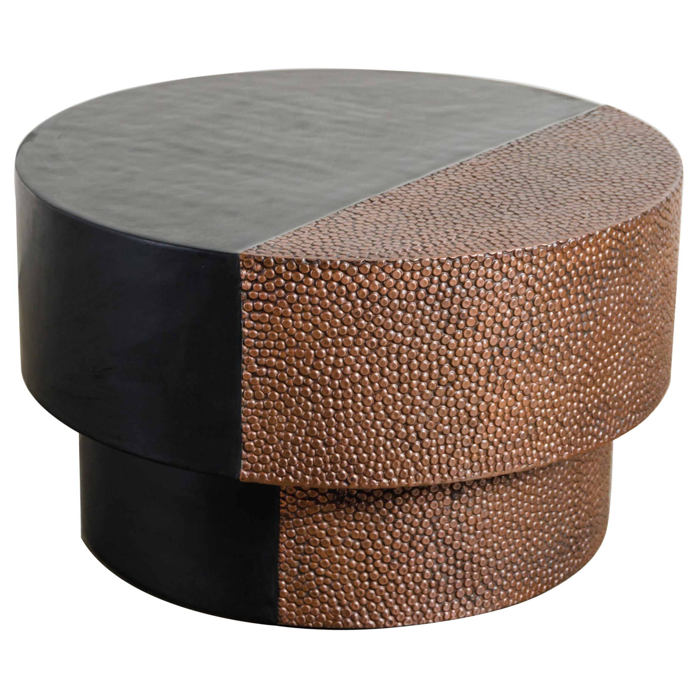 Table à tambour avec motif peau de perle, cuivre et laque noire de Robert Kuo