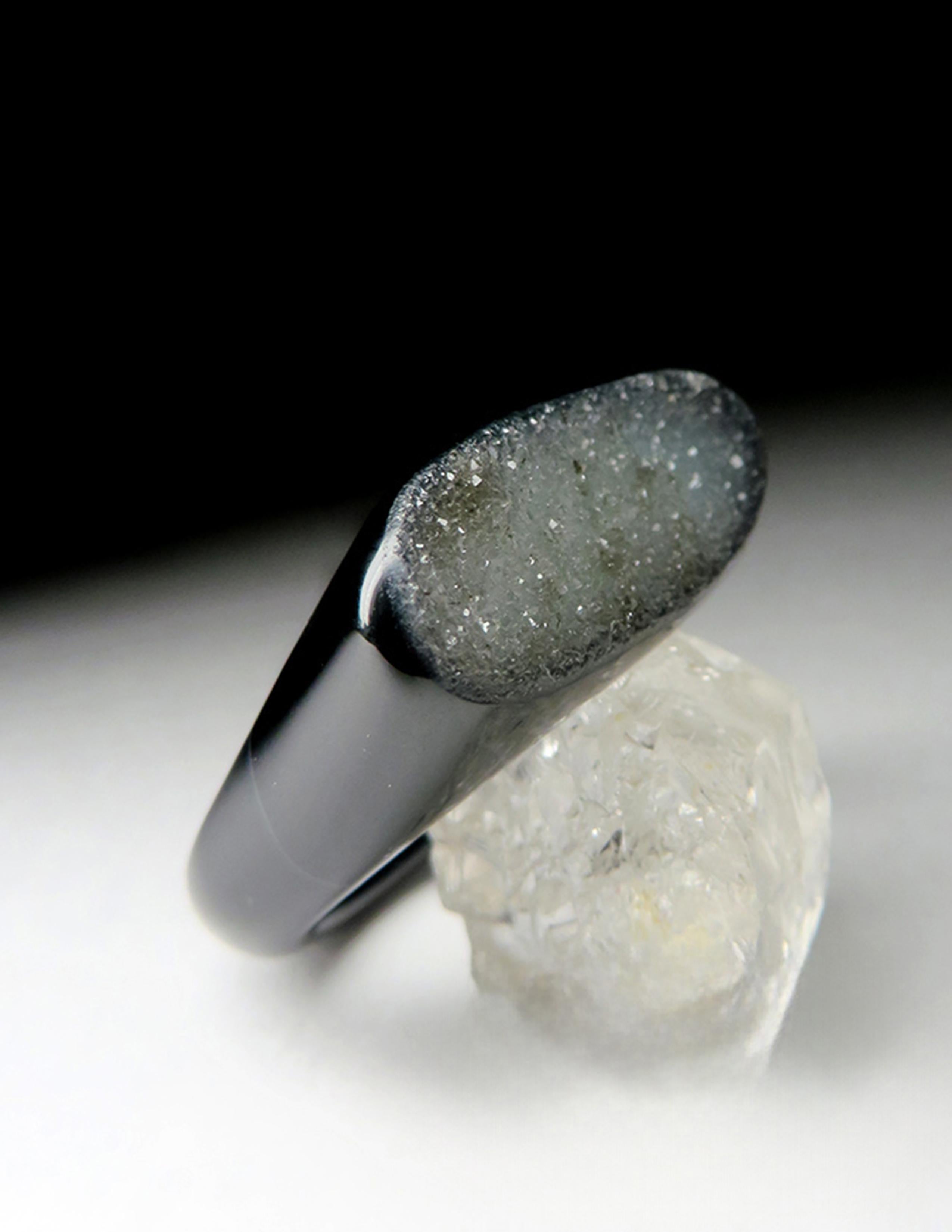 Druzy Agate Quartz Crystals Ring Minimalism Solid Stone Midnight Black Mens Ring en vente 4