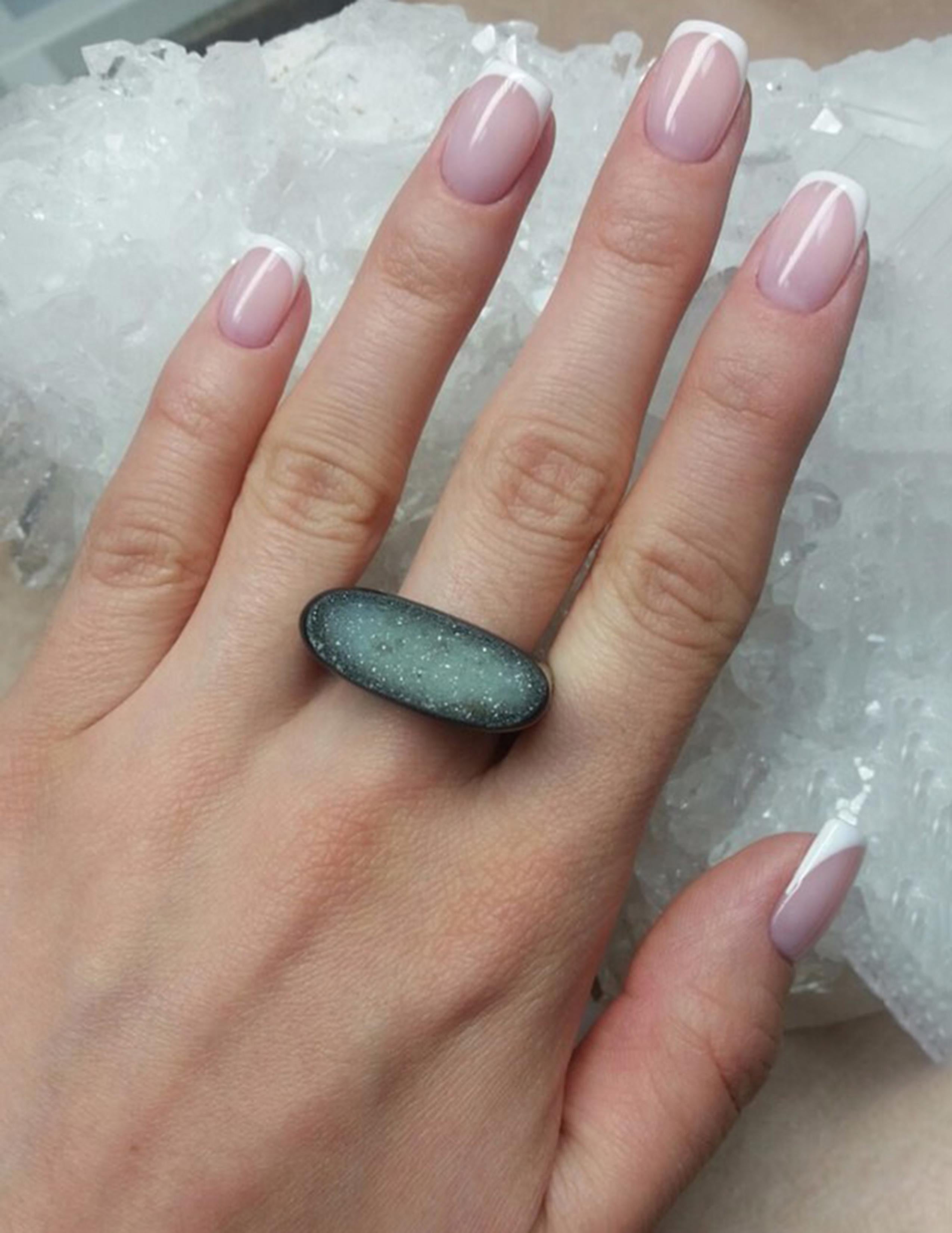 Artisan Druzy Agate Quartz Crystals Ring Minimalism Solid Stone Midnight Black Mens Ring en vente