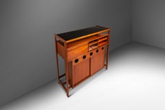 Bar sec en teck avec dessus en cuir par Knud Bent pour Dyrlund, Danemark, c. 1960s