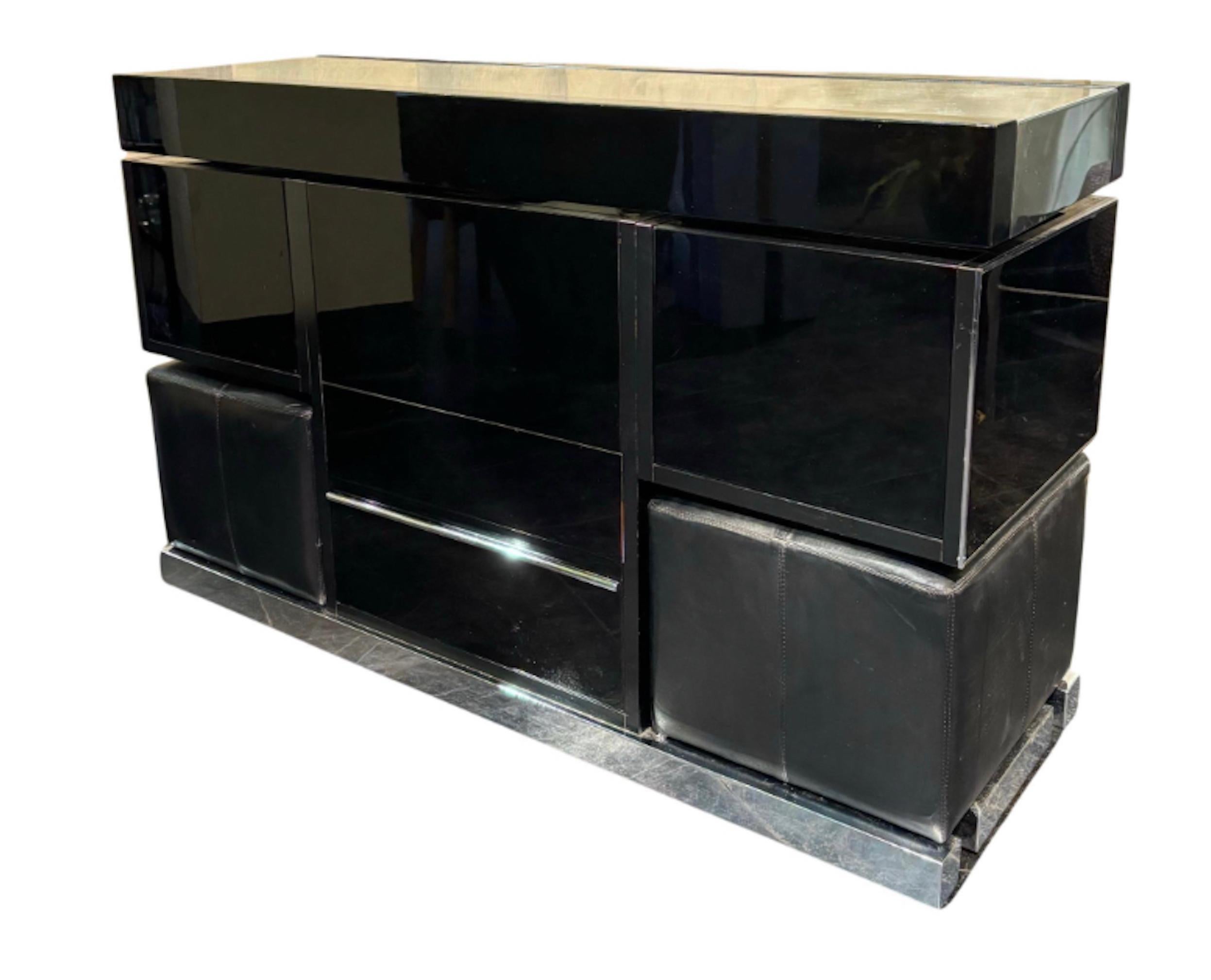 Rare and extraordinary lacquered wood and metal bar designed by Willy Rizzo for Sabot, 1970s.

A sophisticated, elegant, versatile work, which will add a touch of style and glamour to your home space.