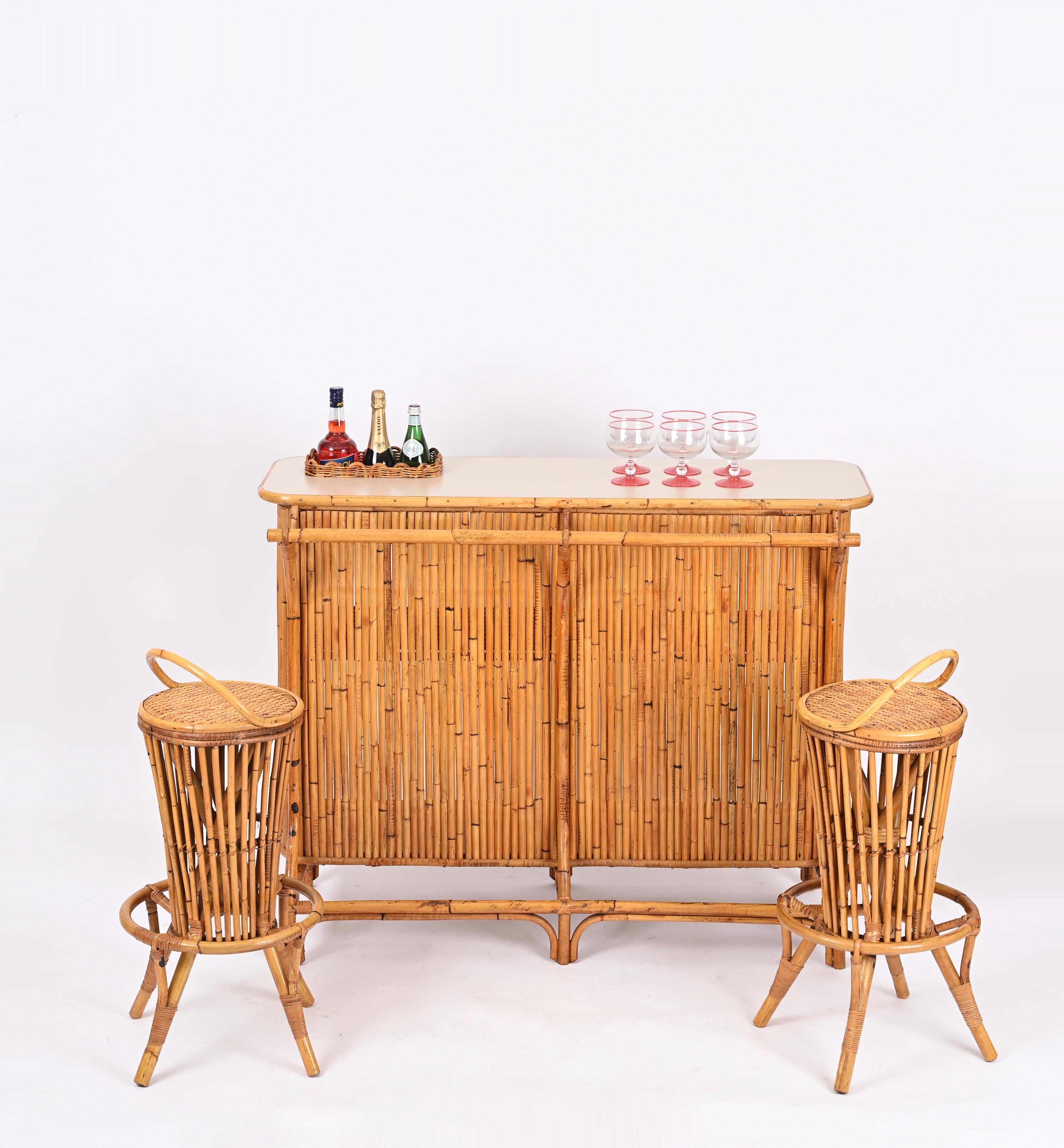 Mid-Century Modern Dry Bar with Two Stools in Rattan, Bamboo and Wicker by Tito Agnoli, Italy 1950s For Sale