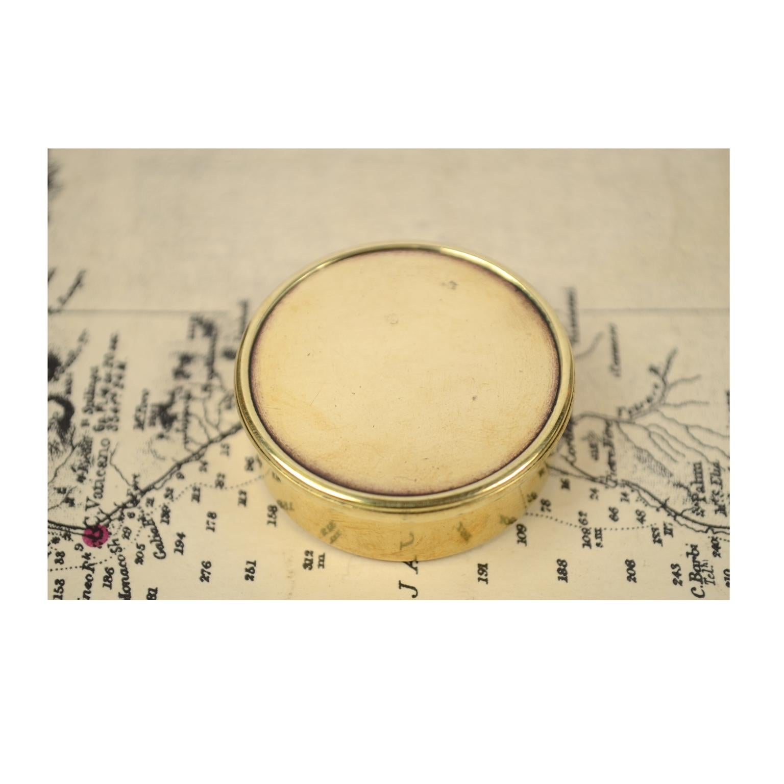 Dry Pocket Nautical Compass Placed in Its Original Box Made of Turned Brass 8