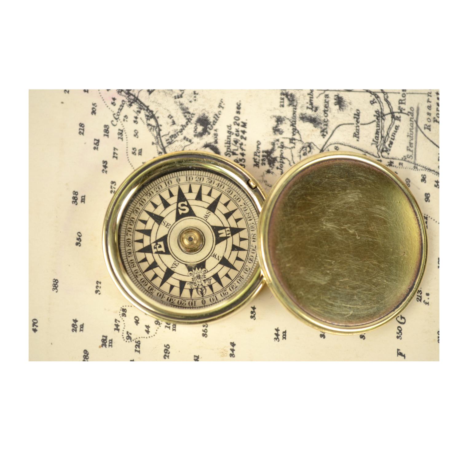 Dry Pocket Nautical Compass Placed in Its Original Box Made of Turned Brass In Excellent Condition In Milan, IT