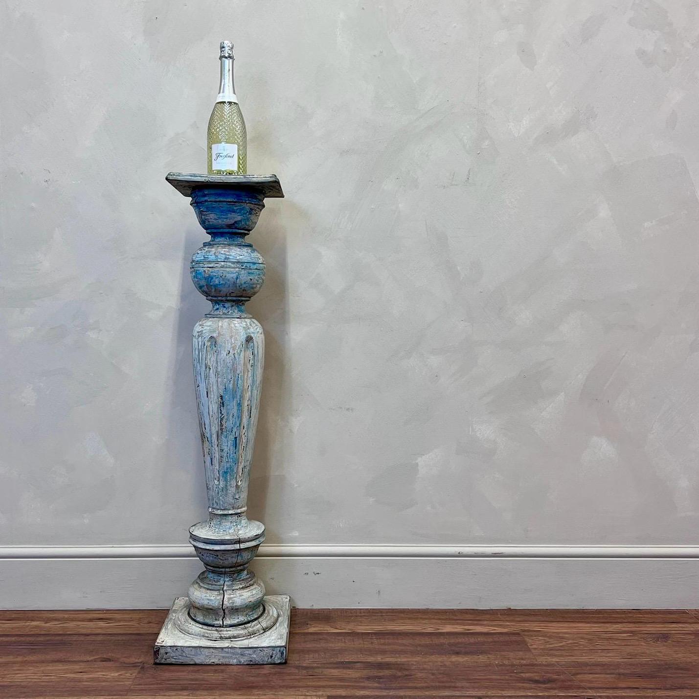 Swedish painted pedestal / column, with dry scraped, original paint.
Nice interiors piece that can be used to display a bust or lamp or just use as a sculptural item 

Height - 110 cm
Base - 30 cm x 31 cm
Top - 24.5 cm x 25.5 cm
Please message if