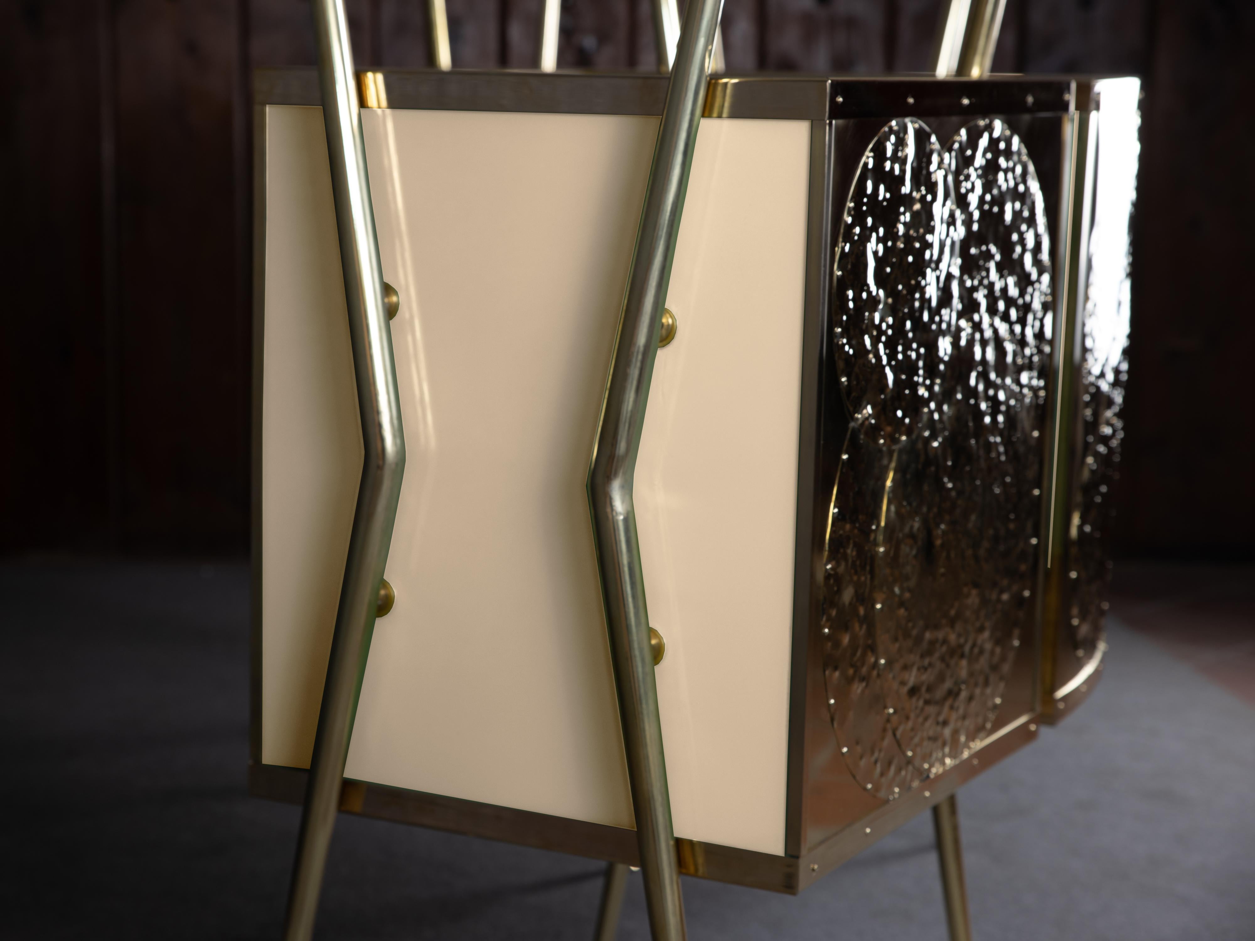Renacimiento de un diseño icónico: el bar seco estilo Gio Ponti con cristal de Murano color crema años 50 - JF Italian en venta
