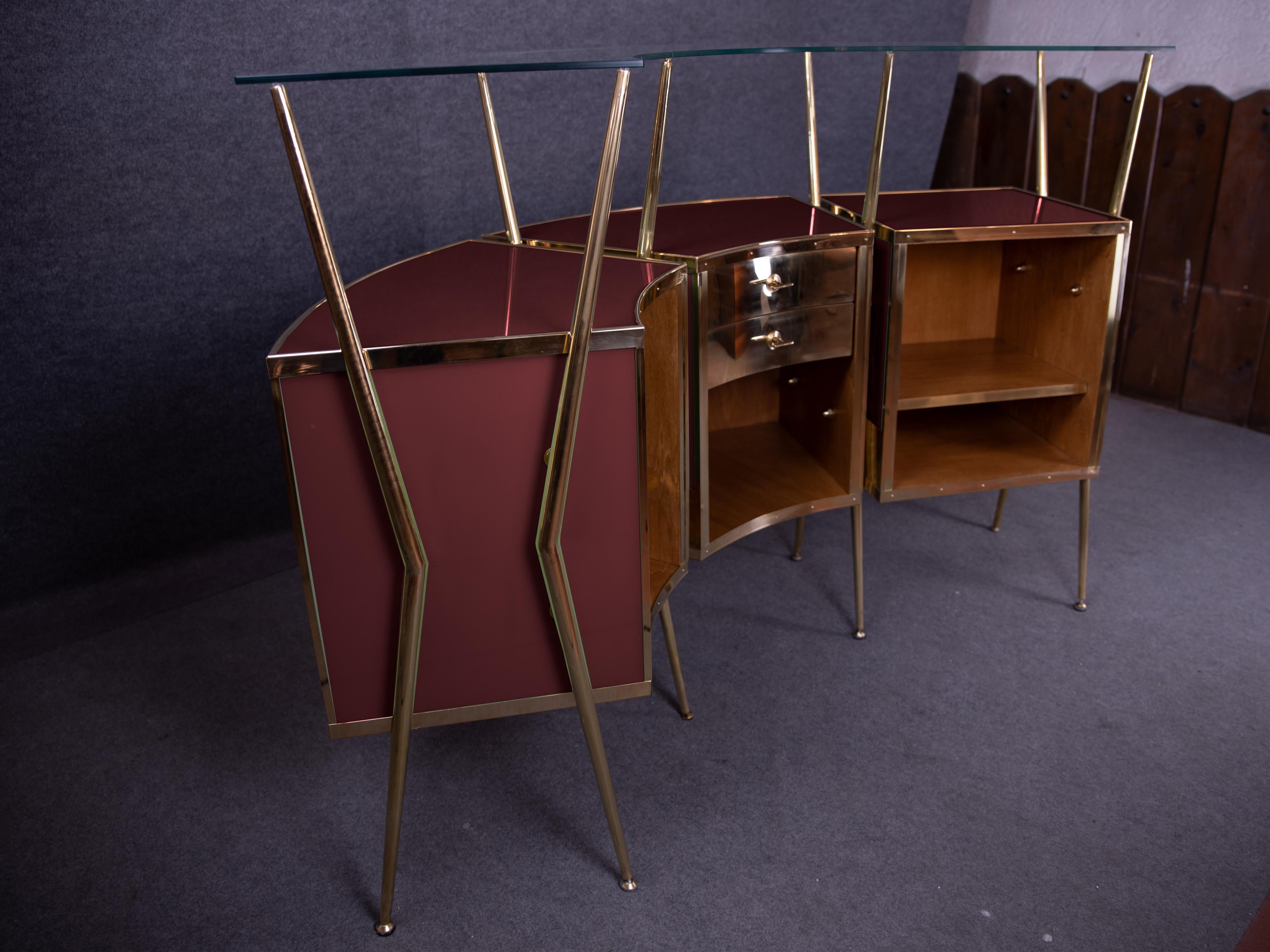 Gio Ponti-Inspired Red Murano Glass & Brass Dry Bar: A Touch of Italian Elegance For Sale 2