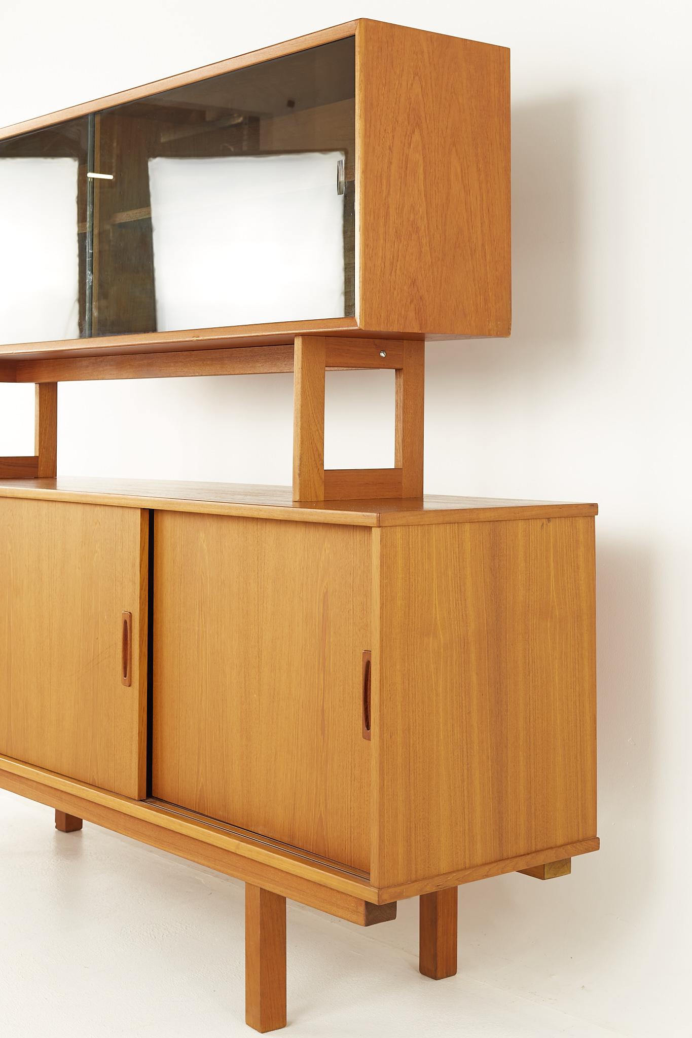 Drylund Danish Mid Century Teak Buffet and Hutch In Good Condition In Countryside, IL