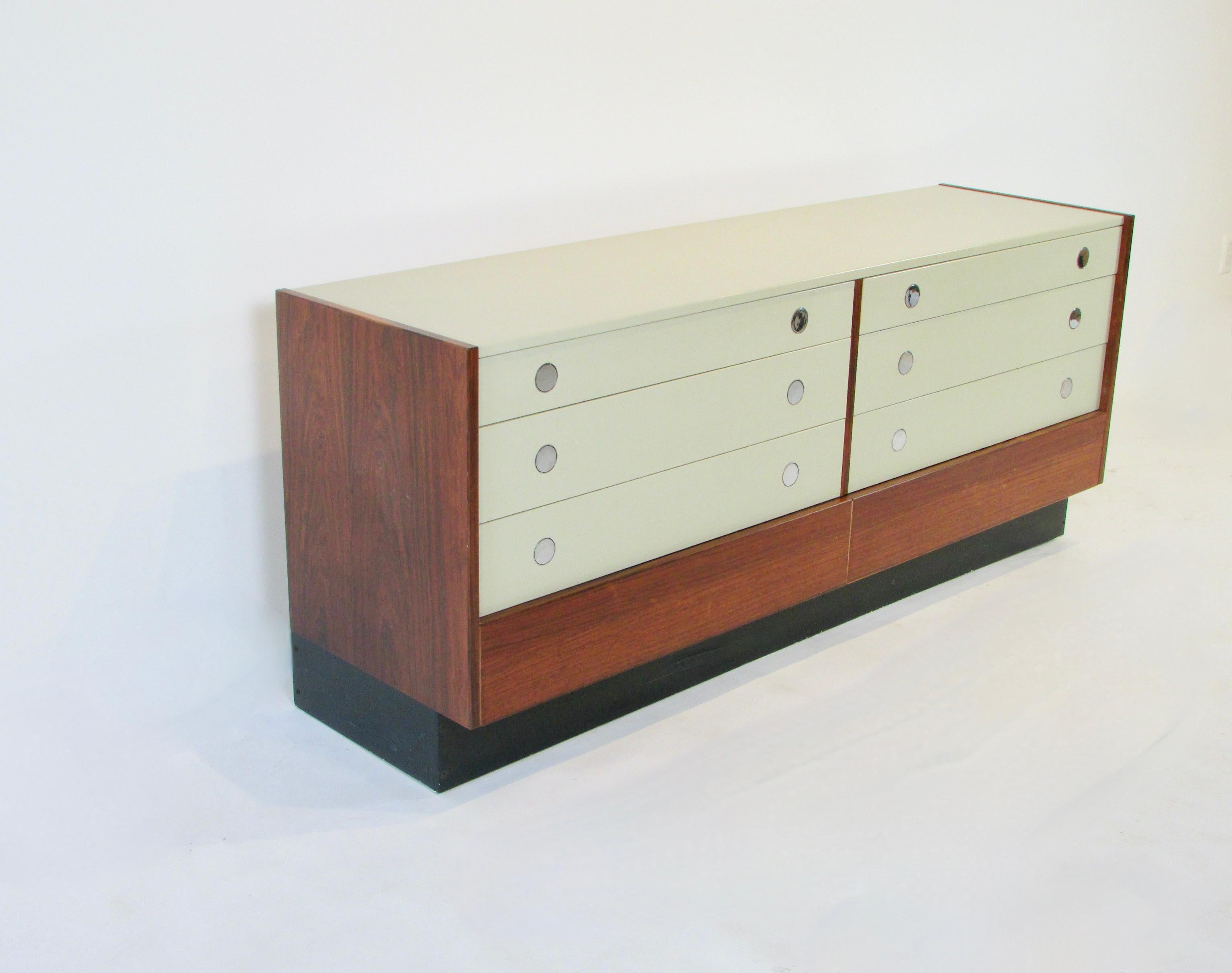 Drylund Denmark Rosewood Double Dresser with Lacquered Drawer Fronts In Good Condition In Ferndale, MI