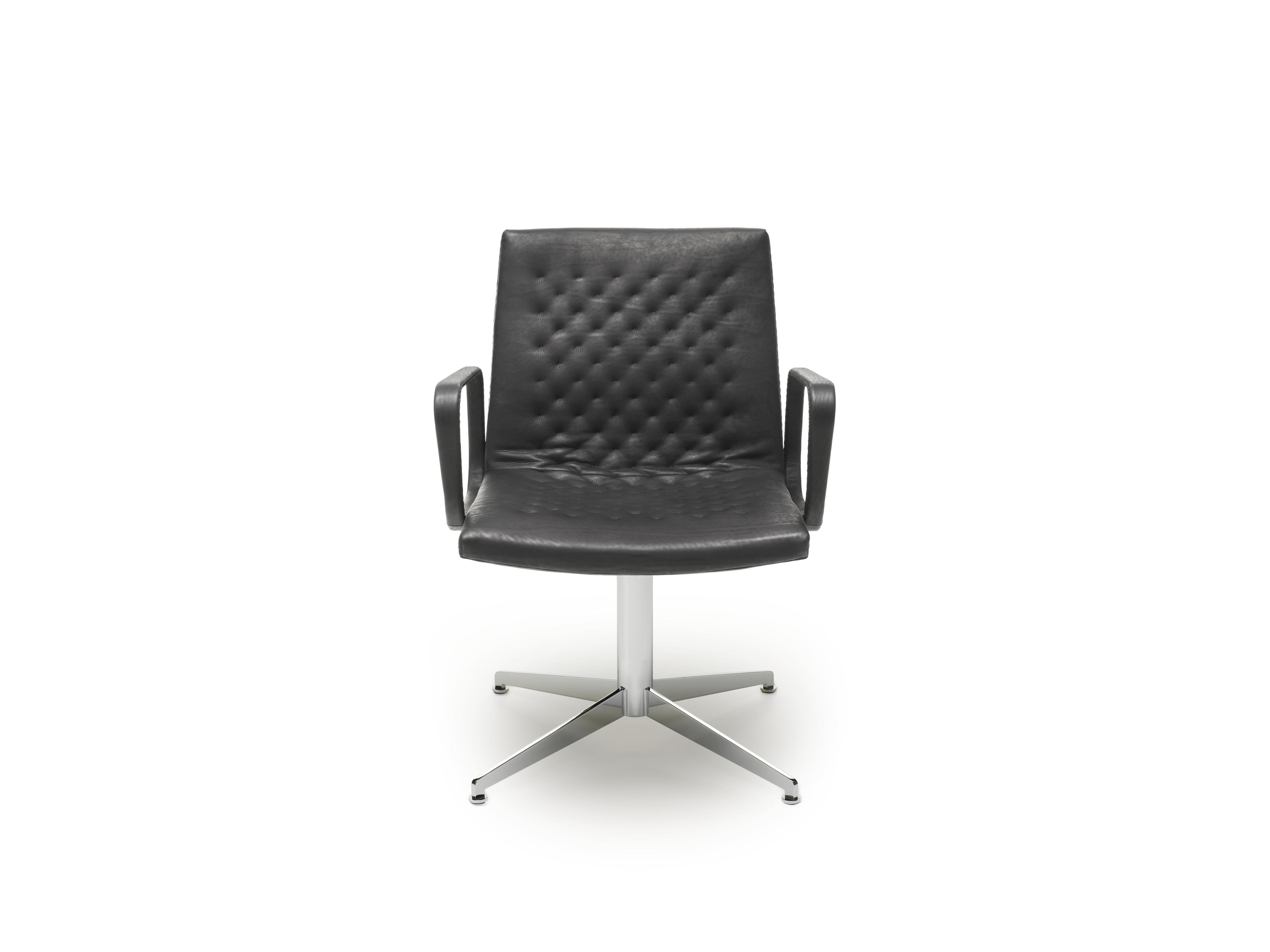 DS-1051 office chair by De Sede
Dimensions: D 46 x W 73 x H 93 cm
Materials: chrome-plated, leather

Prices may change according to the chosen materials and size. 

An all-rounder for the boss in us

DS-1051 is available in a wide variety of