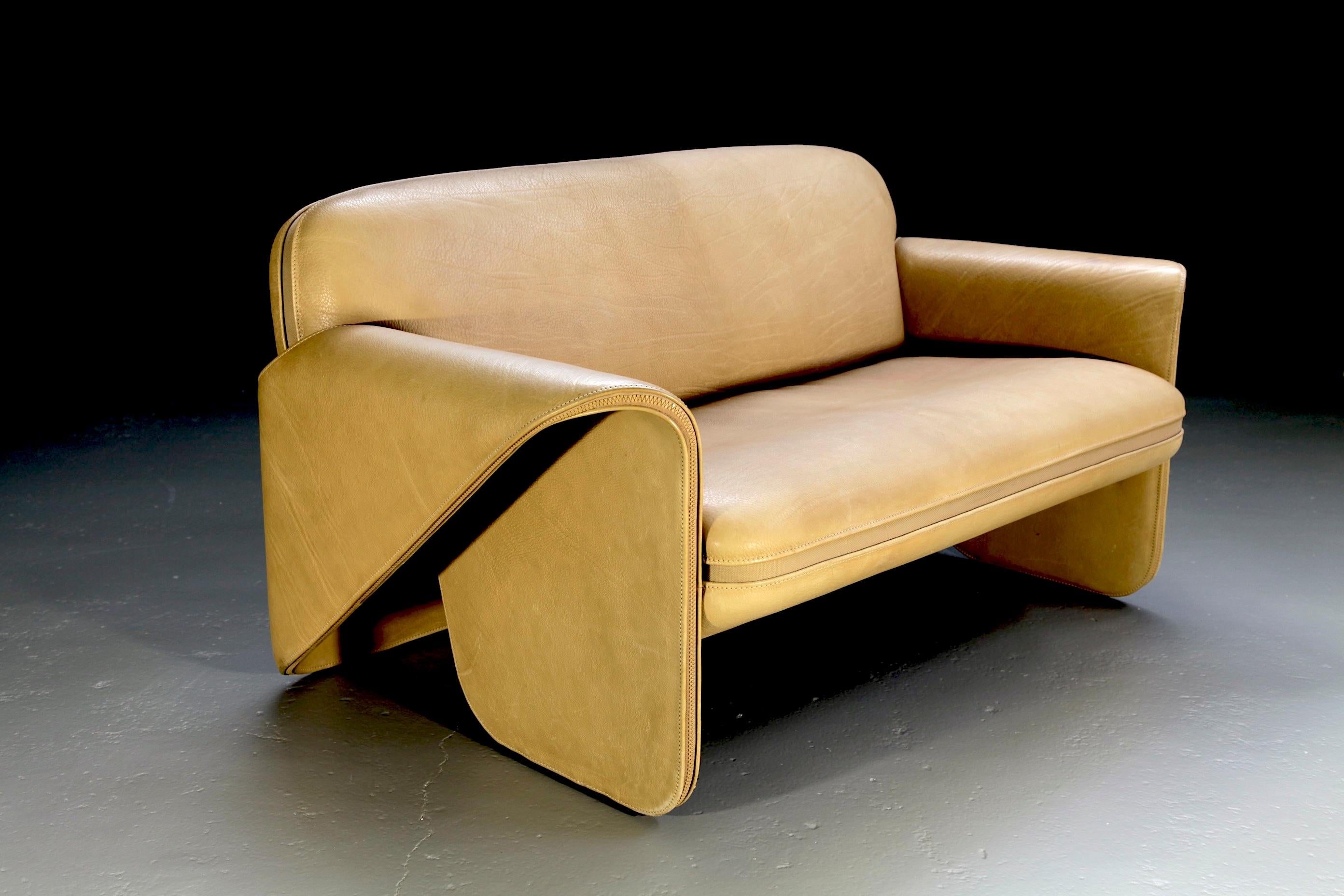 Leather DS 125 sofa designed by Gerd Lange for Desede, 1970s For Sale