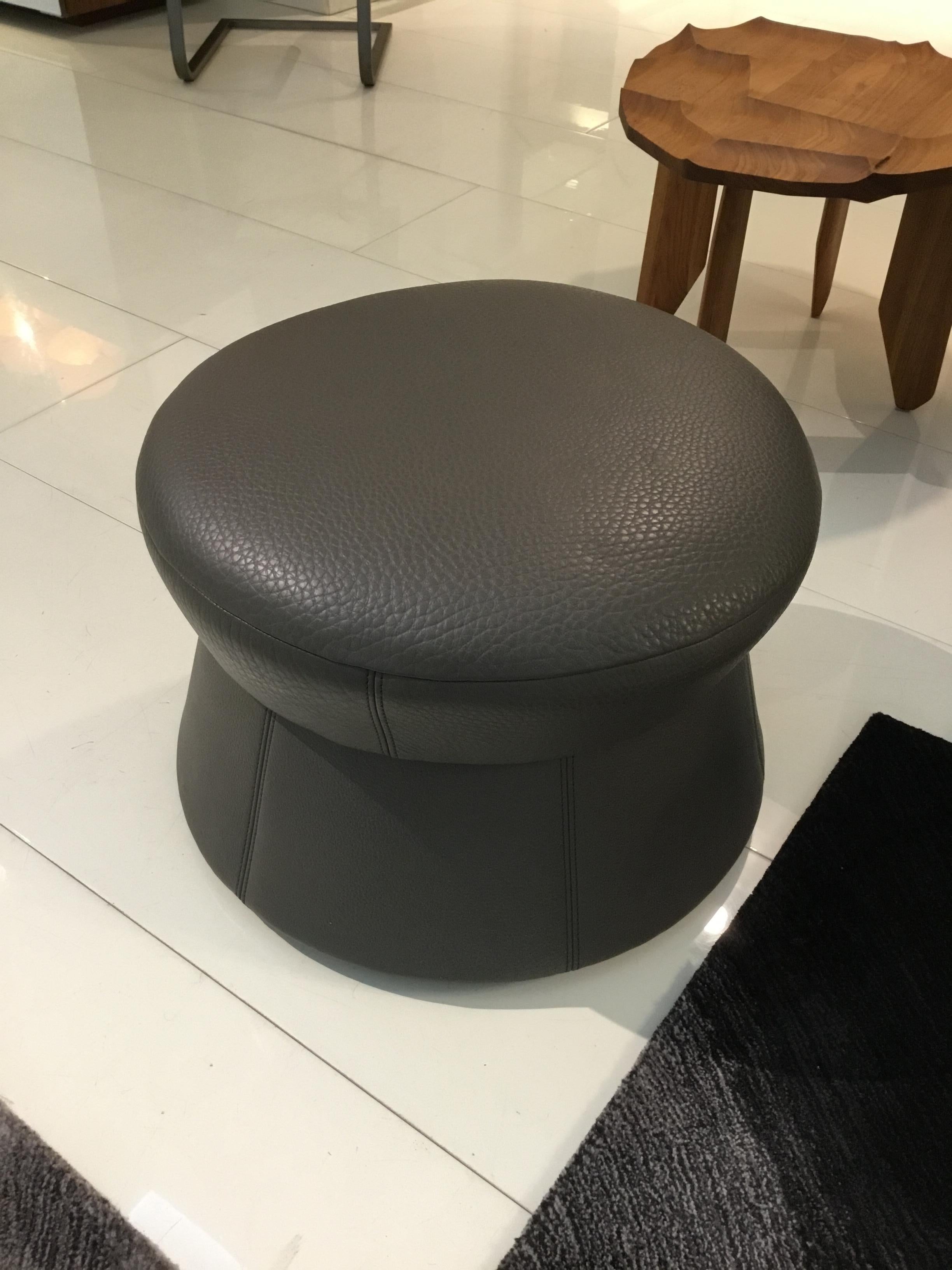 Modern DS-163 Dark Grey Leather Swiveling Lounge Chair & Ottoman by de Sede For Sale