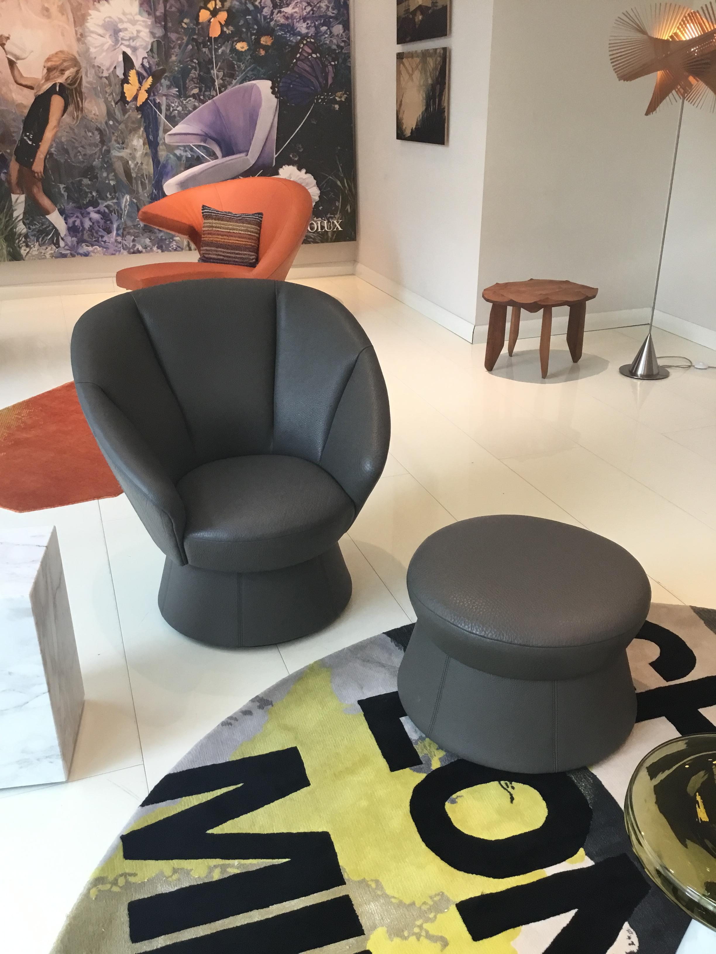 Swiss DS-163 Dark Grey Leather Swiveling Lounge Chair & Ottoman by de Sede For Sale