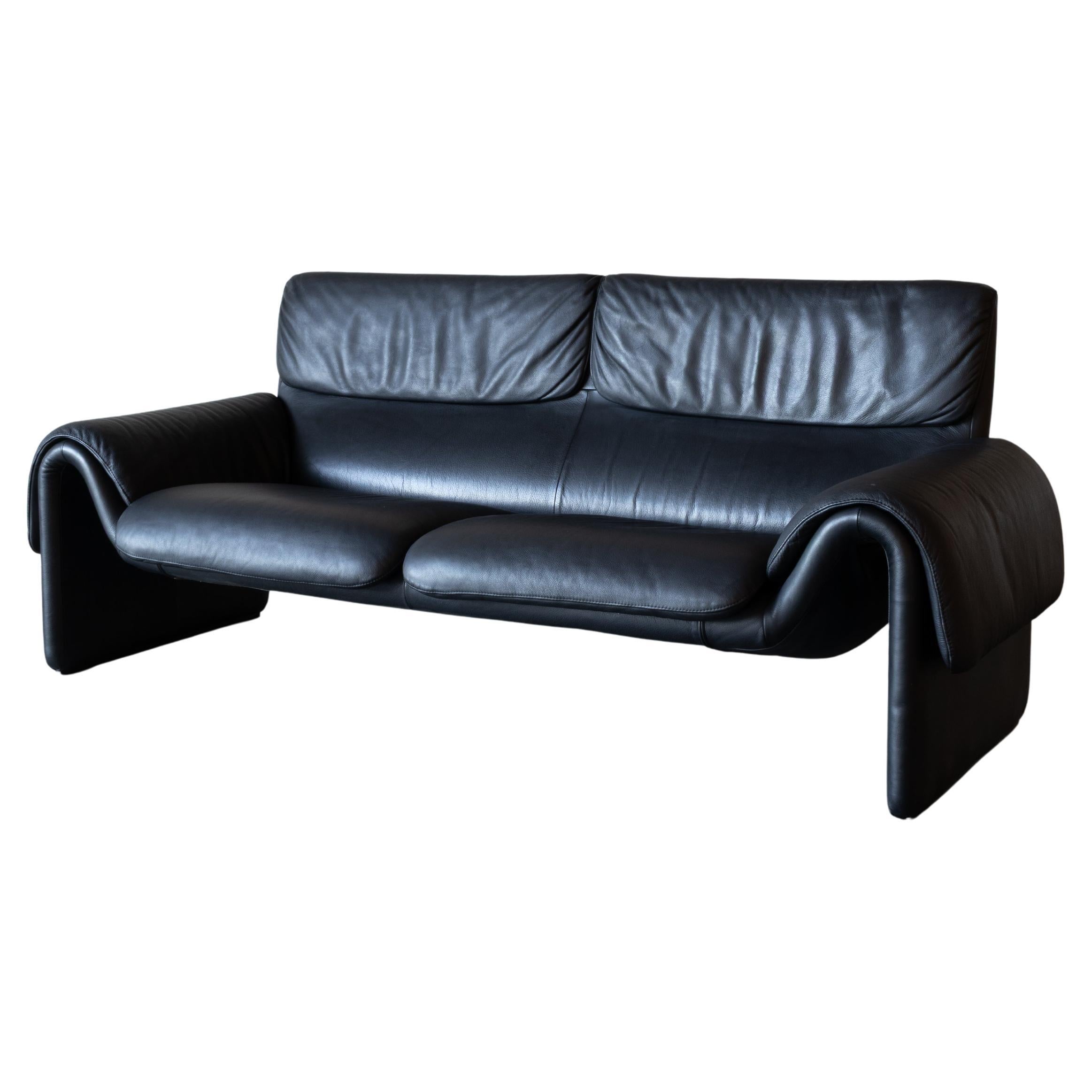DS-2011 in Black Leather Sofa by De Sede