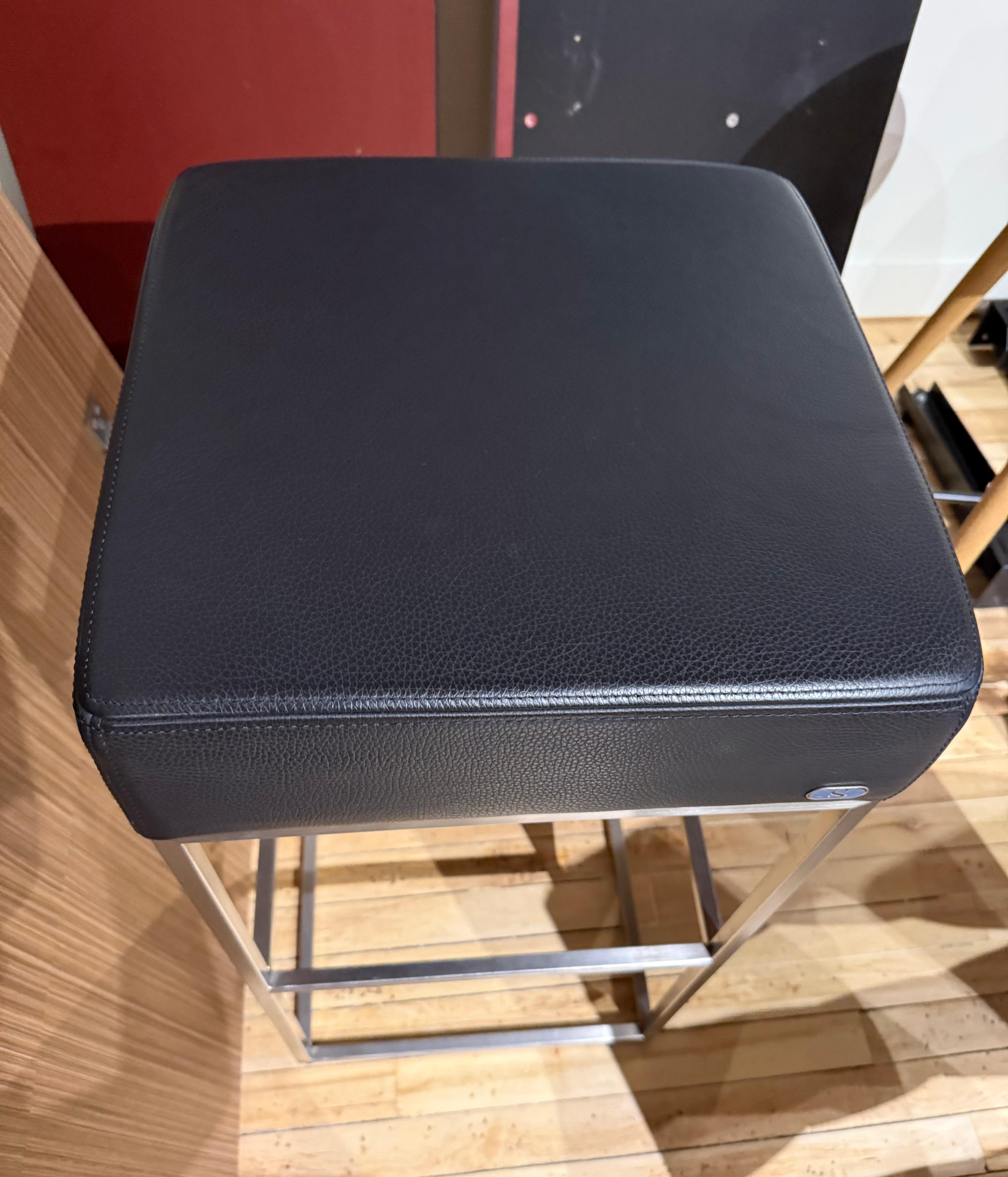 DS 218/55 Tabouret de bar en cuir noir Bon état - En vente à Chicago, IL