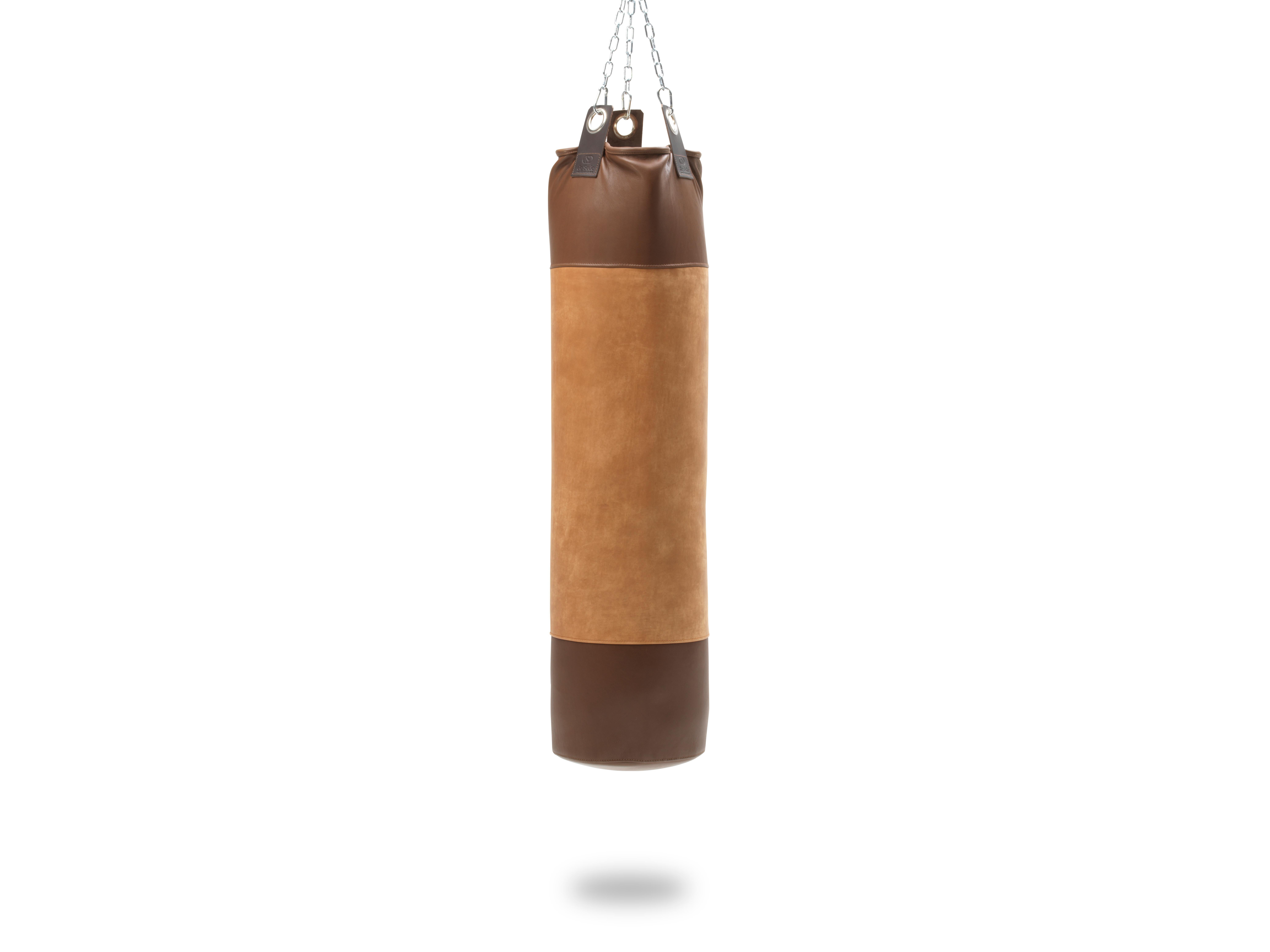 DS-2878 Punch Bag by De Sede
Dimensions: D 35 x H 135 cm
Materials: leather

Prices may change according to the chosen materials and size. 

Matching to the re-edition of the DS-2878, de Sede boxing fans can get their hands on a very special