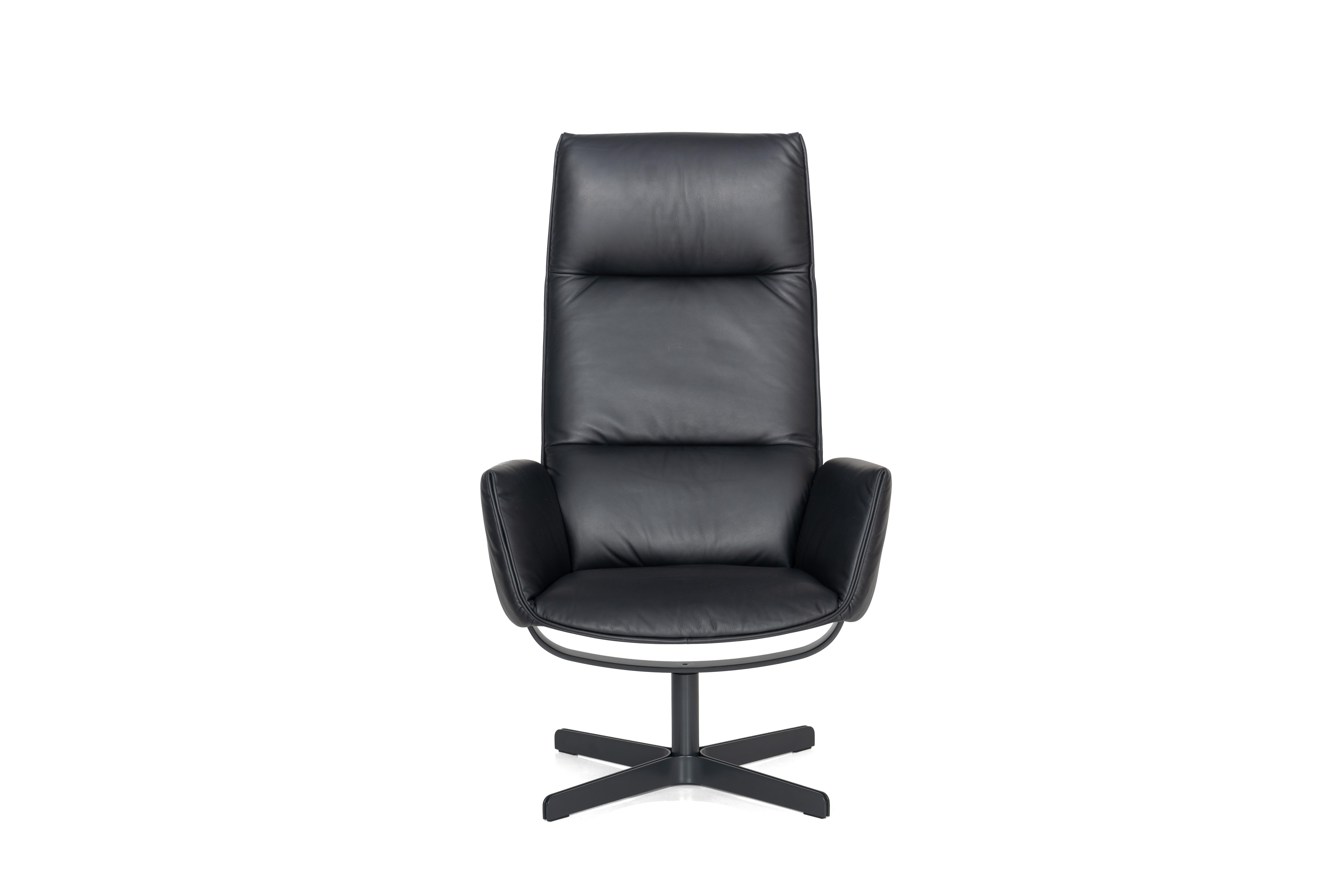 DS-344 armchair by De Sede
Dimensions: D 46 x W 71 x H 117 cm, with extension W 101
Materials: steel, leather

Prices may change according to the chosen materials and size. 

The twin of DS-343

DS-344 is the twin of the armchair that