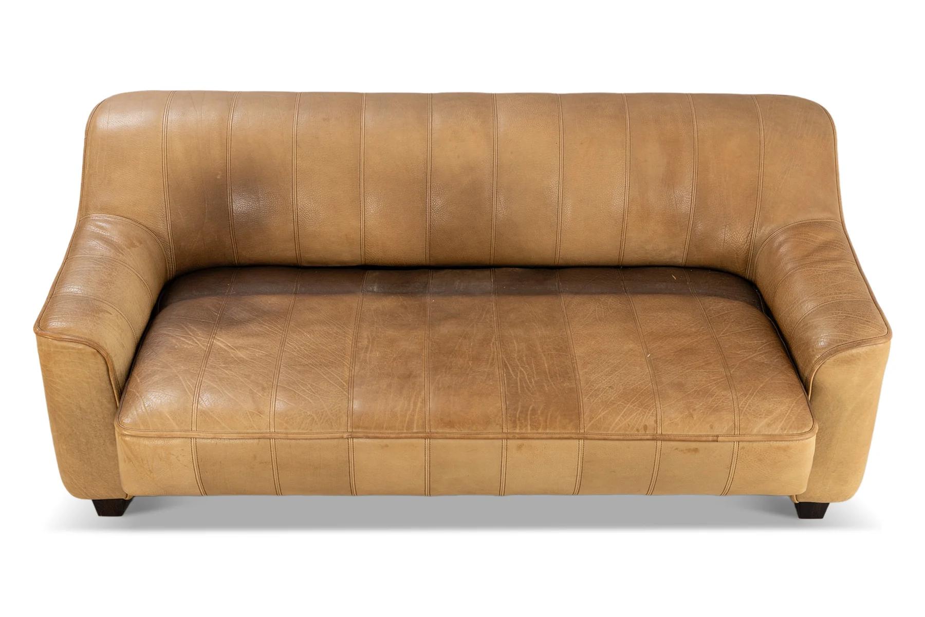 Mid-Century Modern Ds 44 three seat sofa in buffalo leather by desede For Sale