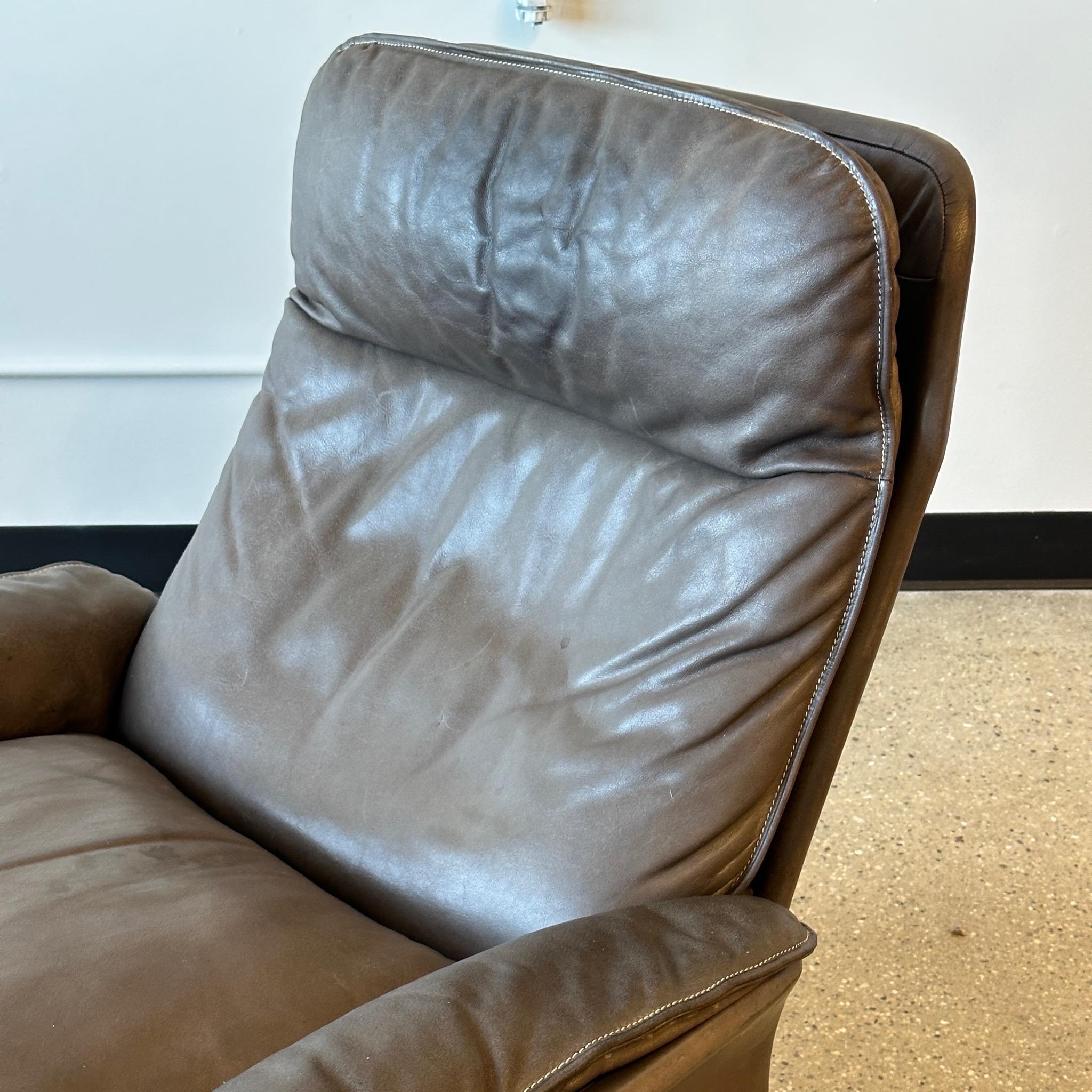 c. 1970s. Price is for the set. Contact us if you’d like to purchase a single item. Greyish brown leather construction. Made in Switzerland. Reclinable  

Ottoman 24L 24W 14.5H

