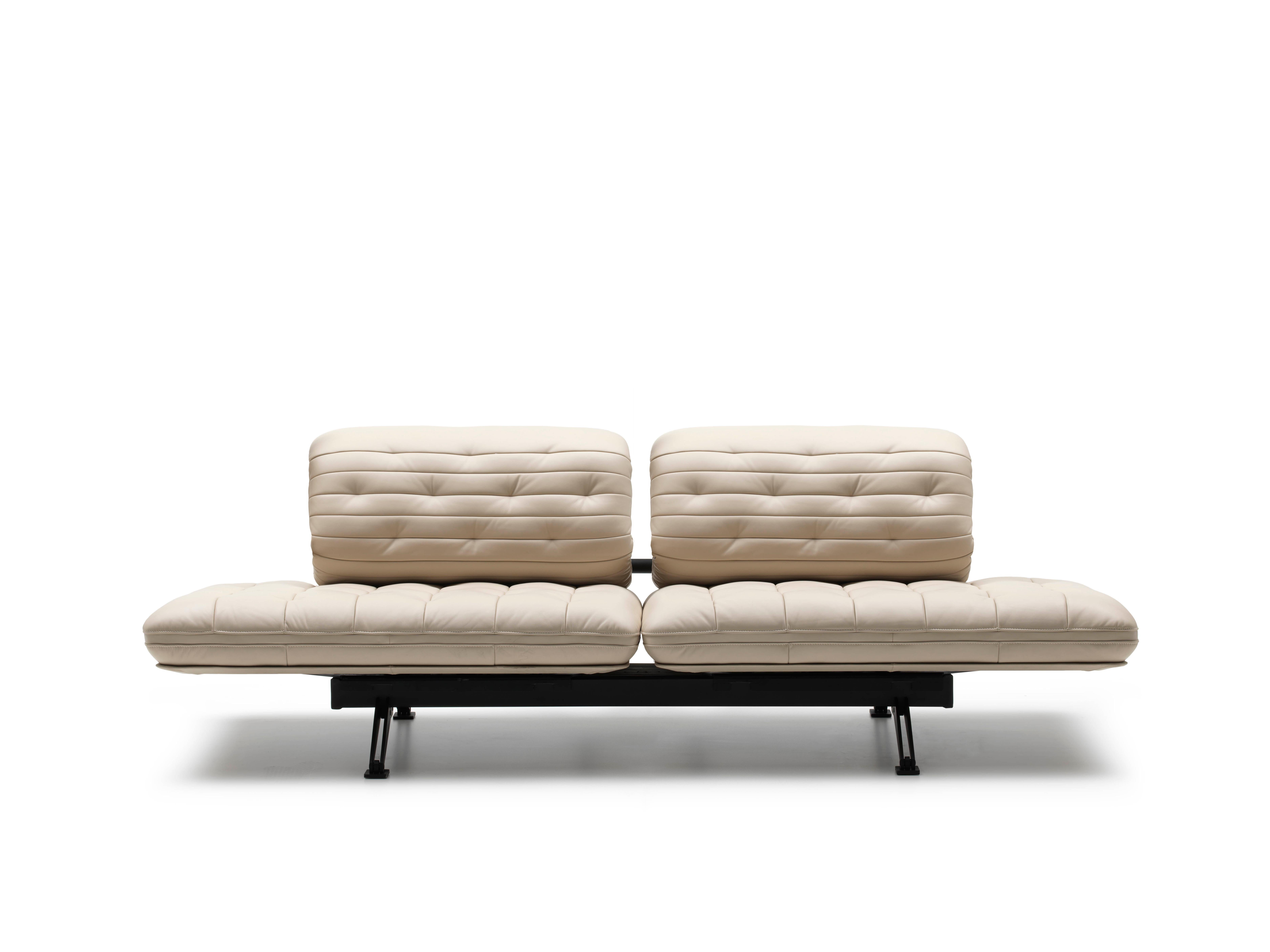 DS-490 sofa by De Sede
Design: Thomas Althaus
Dimensions: D 72 x W 240 x H 104 cm
Materials: metal, birch plywood, leather

Prices may change according to the chosen materials and size. 

A straight backrest becomes a curved