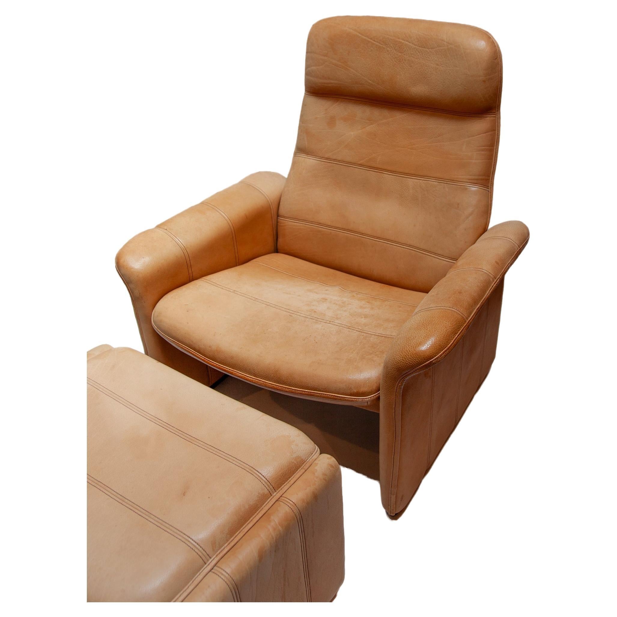 De Sede DS 50 leather comfortable reclining armchair and foot-stool, pouf, Switzerland 1970s. Built to incredibly high standards by de Sede craftsman in Switzerland, this original DS 50 reclining lounge armchair is upholstered in stunning camel