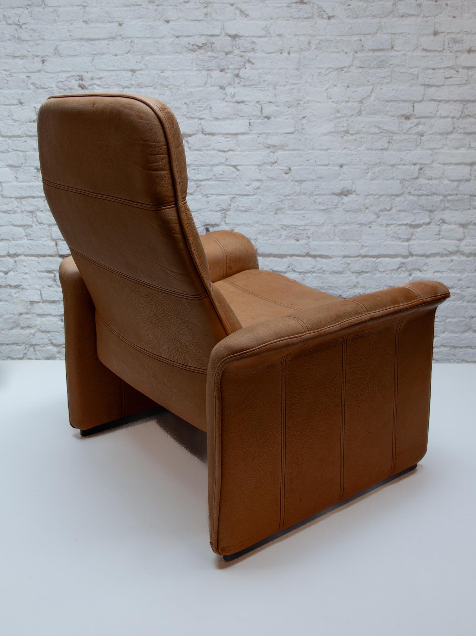 DS-50 Camel Buffalo Neck Leather Lounge Chair & Footstool by De Sede, 1970s In Good Condition For Sale In Antwerp, BE