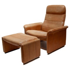 Fauteuil de salon et repose-pieds DS-50 en cuir de buffle camel par De Sede, 1970