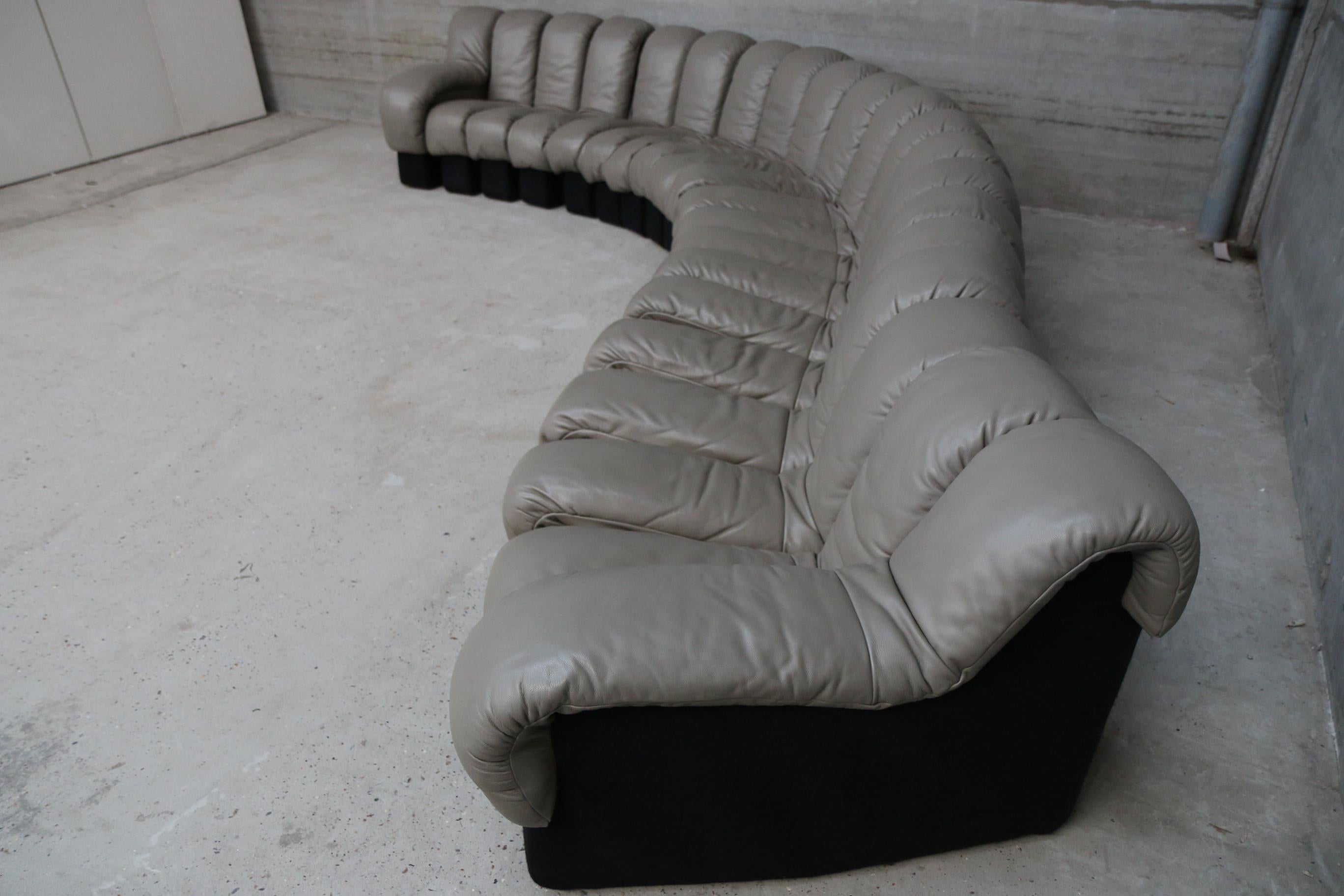 DS 600 De Sede ''Non stop'' or ''Snake sofa'', famous Cult design all original 5