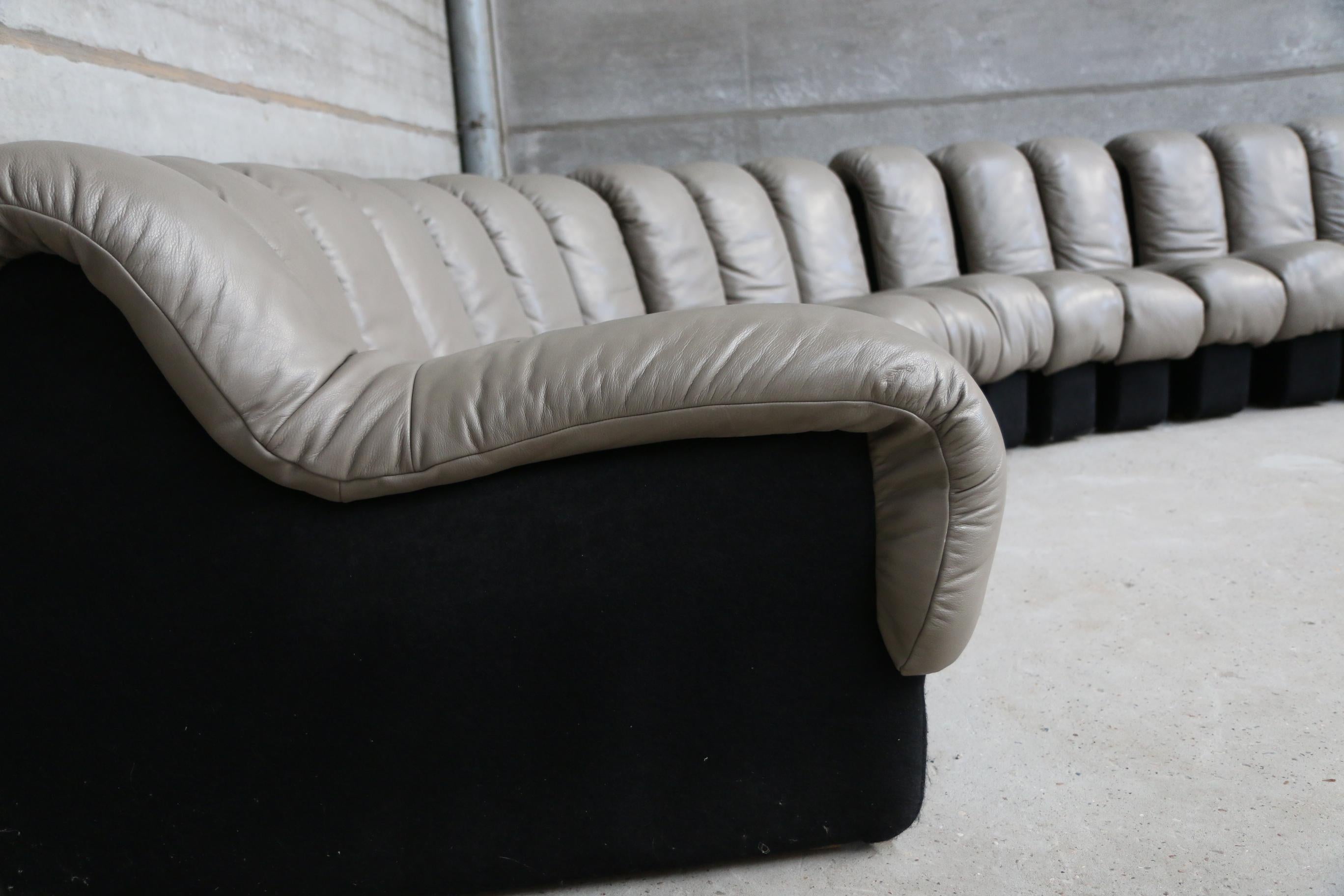 DS 600 De Sede ''Non stop'' or ''Snake sofa'', famous Cult design all original 9