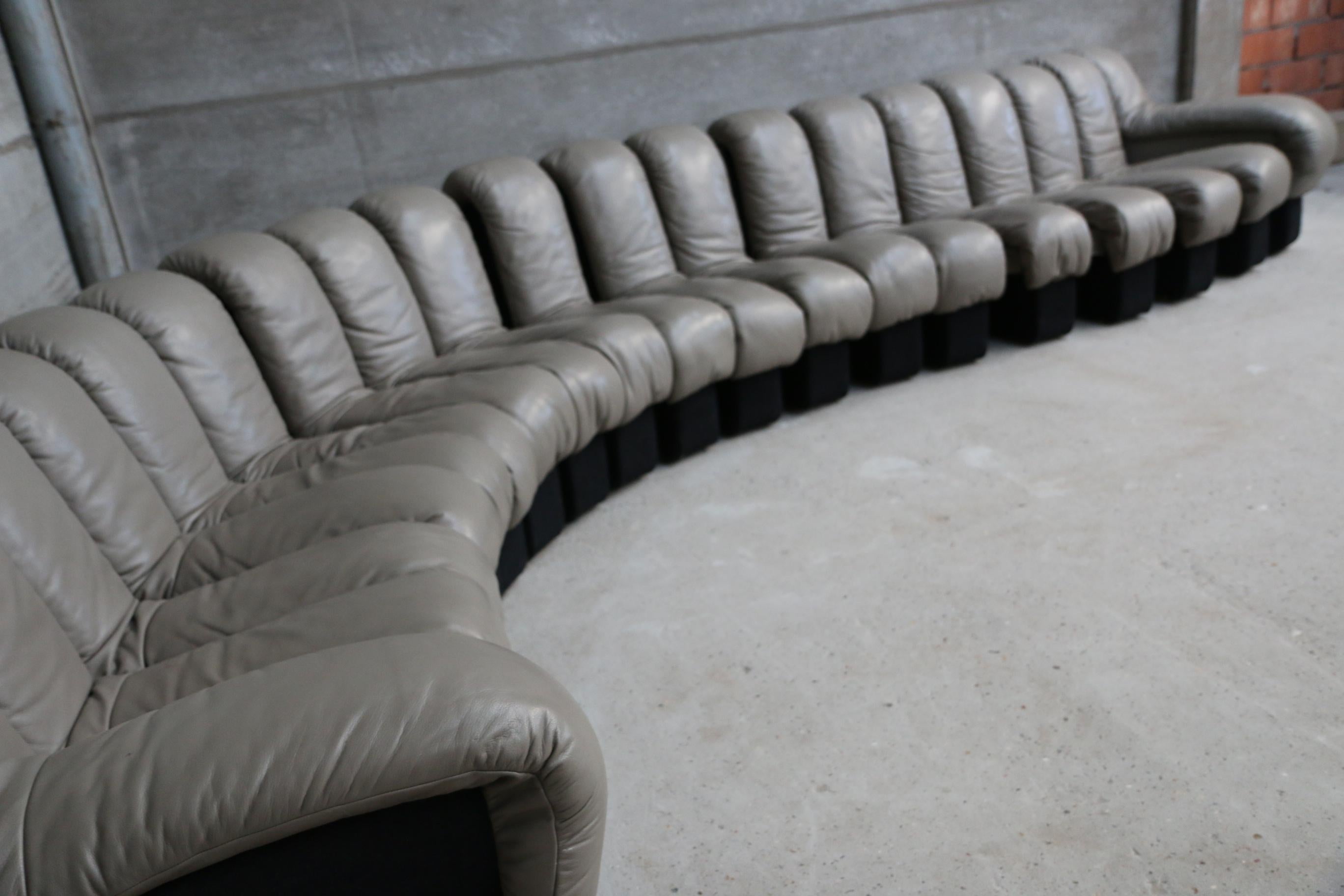 DS 600 De Sede ''Non stop'' or ''Snake sofa'', famous Cult design all original 10