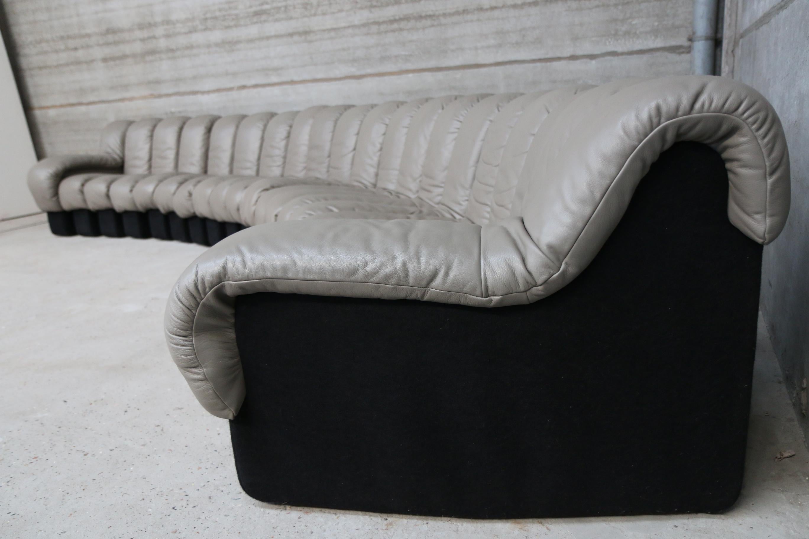 Leather DS 600 De Sede ''Non stop'' or ''Snake sofa'', famous Cult design all original