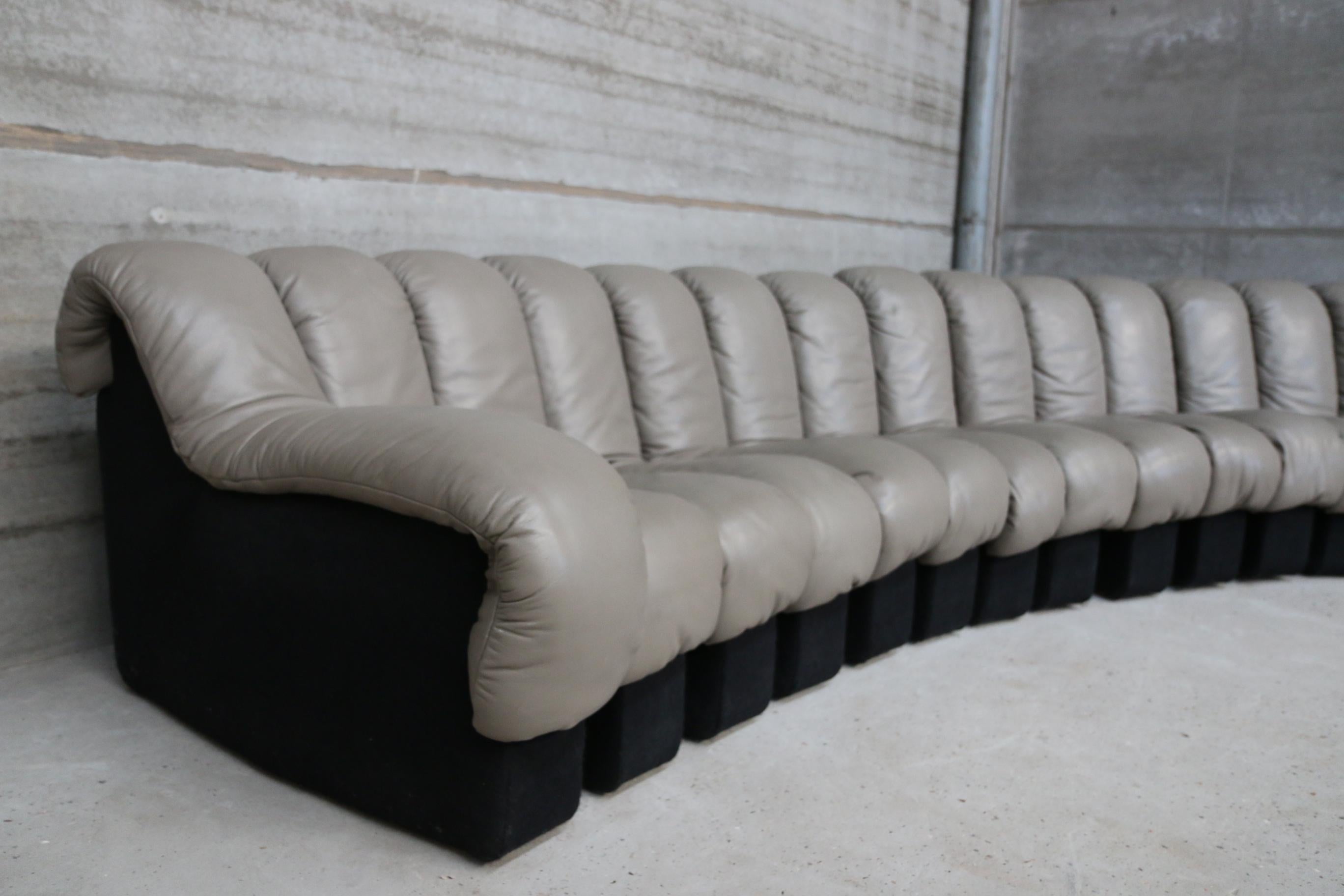 DS 600 De Sede ''Non stop'' or ''Snake sofa'', famous Cult design all original 2