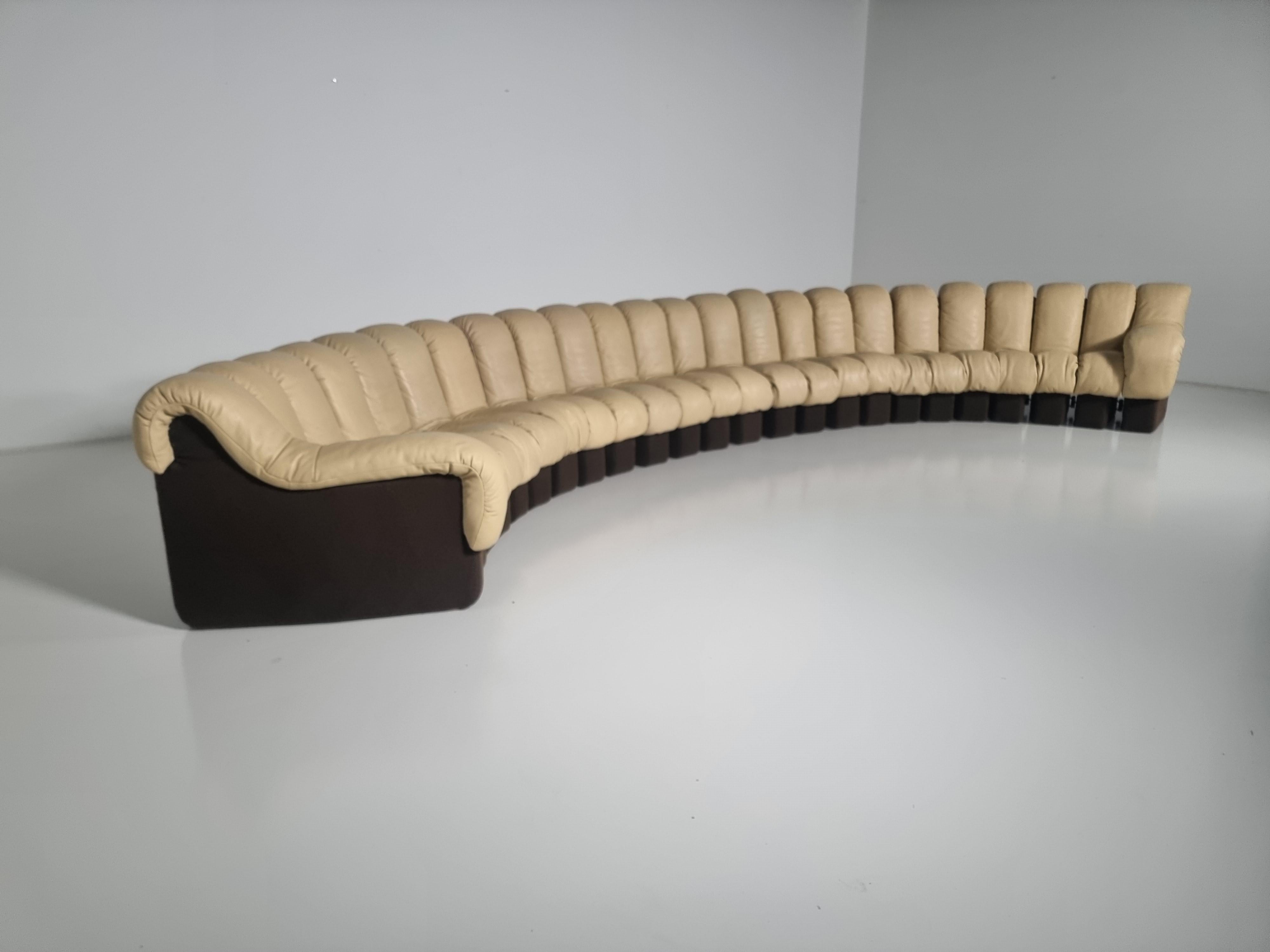 Ds-600 'Snake' Sofa in Original cream Leather by De Sede Switzerland, 1970s In Good Condition In amstelveen, NL