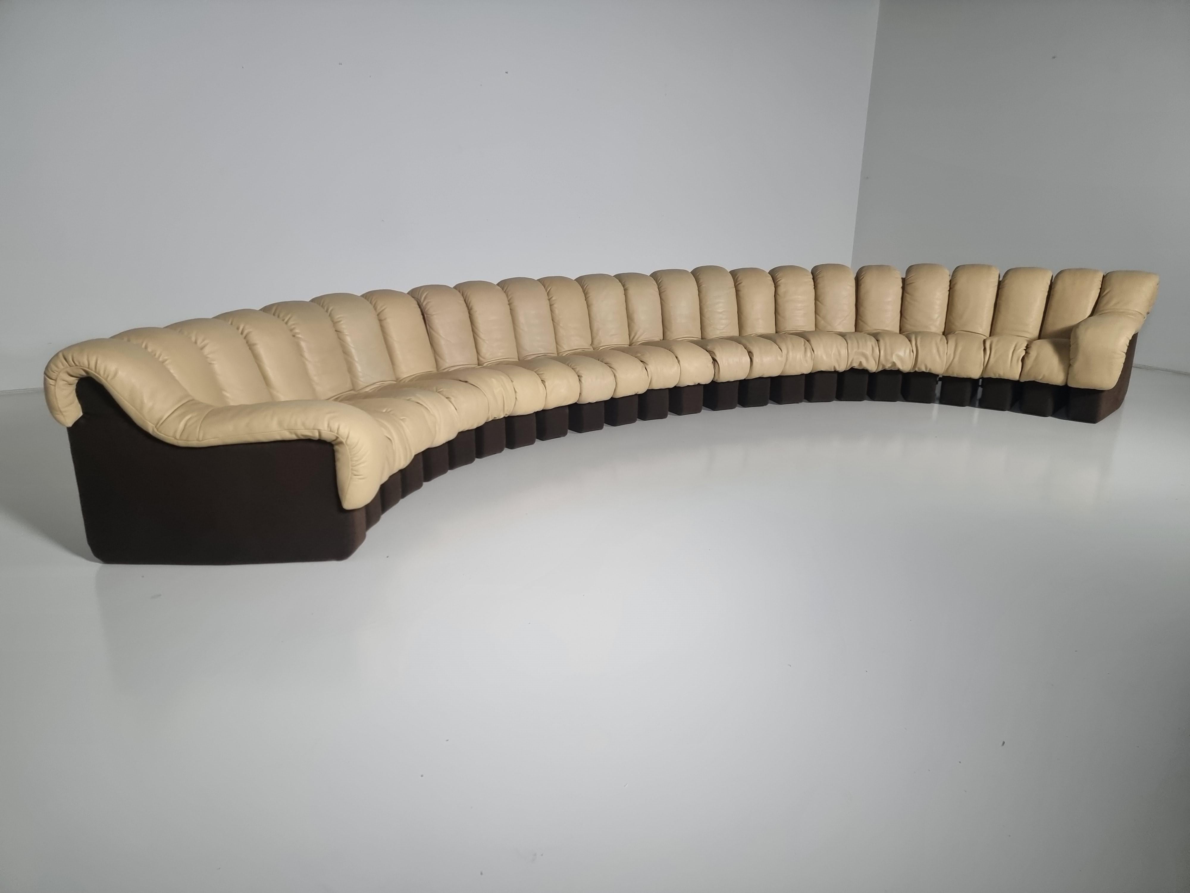 Ds-600 'Snake' Sofa in Original cream Leather by De Sede Switzerland, 1970s 1