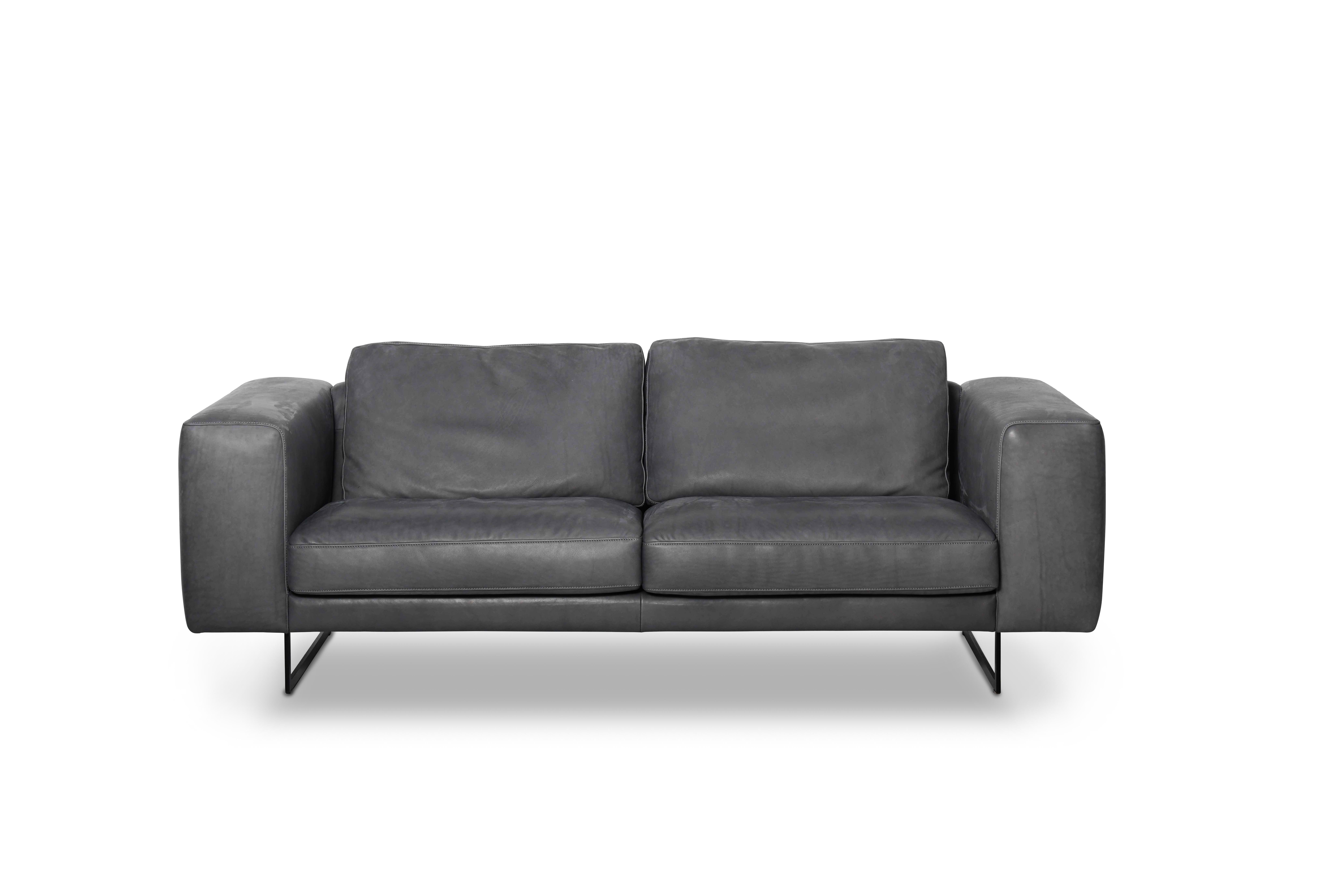 DS-748 sofa by De Sede
Dimensions: D 95 x W 208 x H 76 cm
Materials: Sofa seat frame: steel profile. Back and side sections made of panel materials. Recamier and corner
element: solid beech and panel materials. Seat: leather

Prices may change