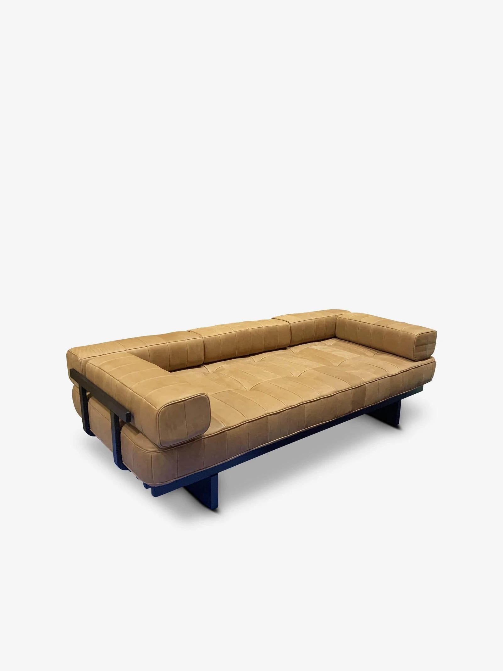DS 80/03 Sofa mit 5 Kissen (Leder) im Angebot